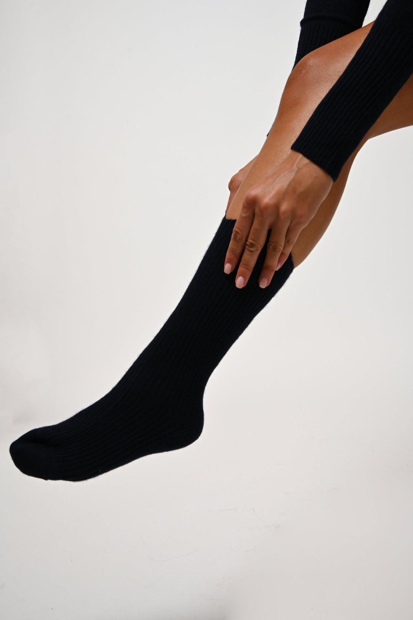CHEWILA 4-ply navy socks 100% cashmere