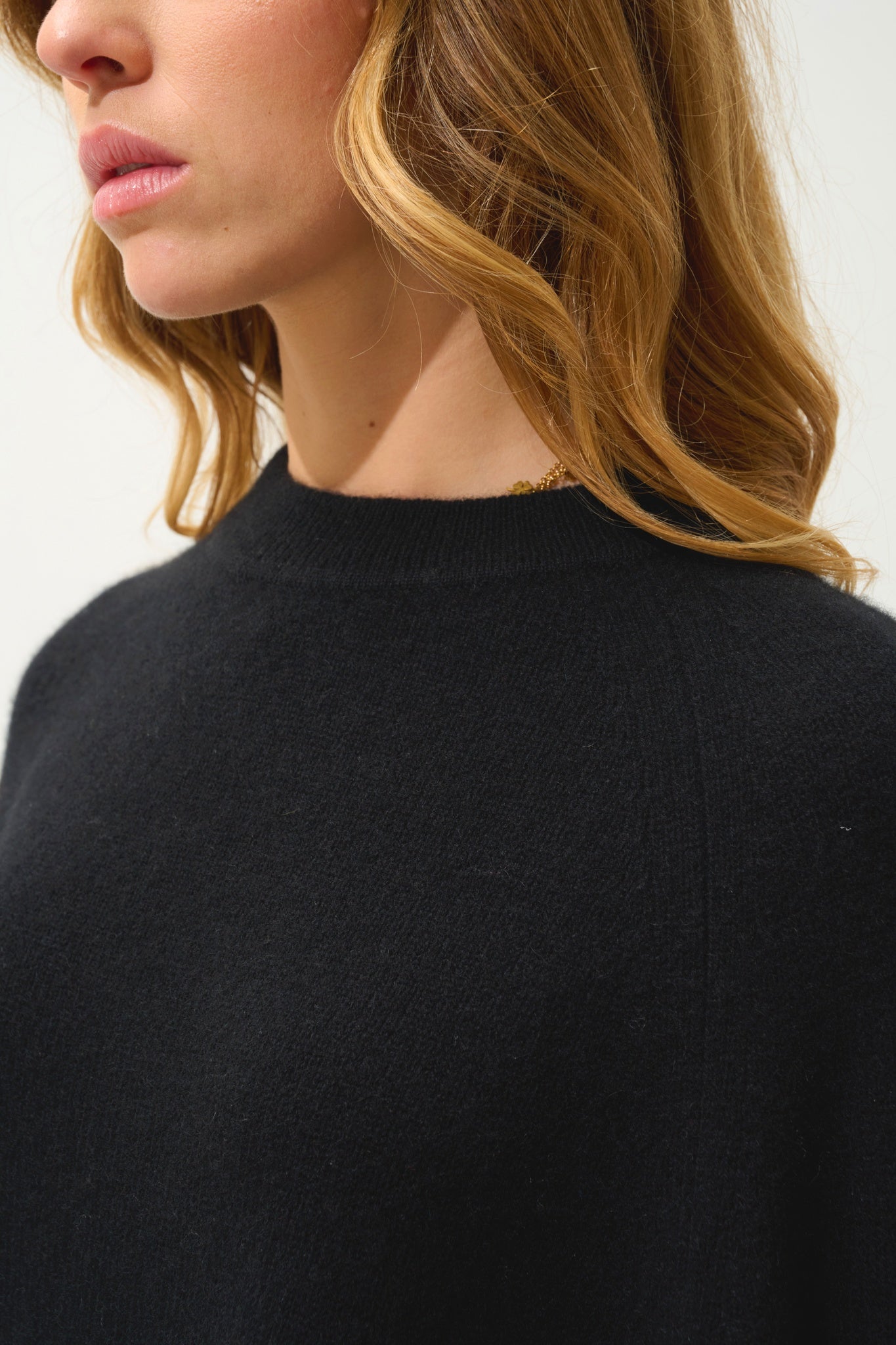 ADORIA 4-thread round-neck sweater black 100% cashmere