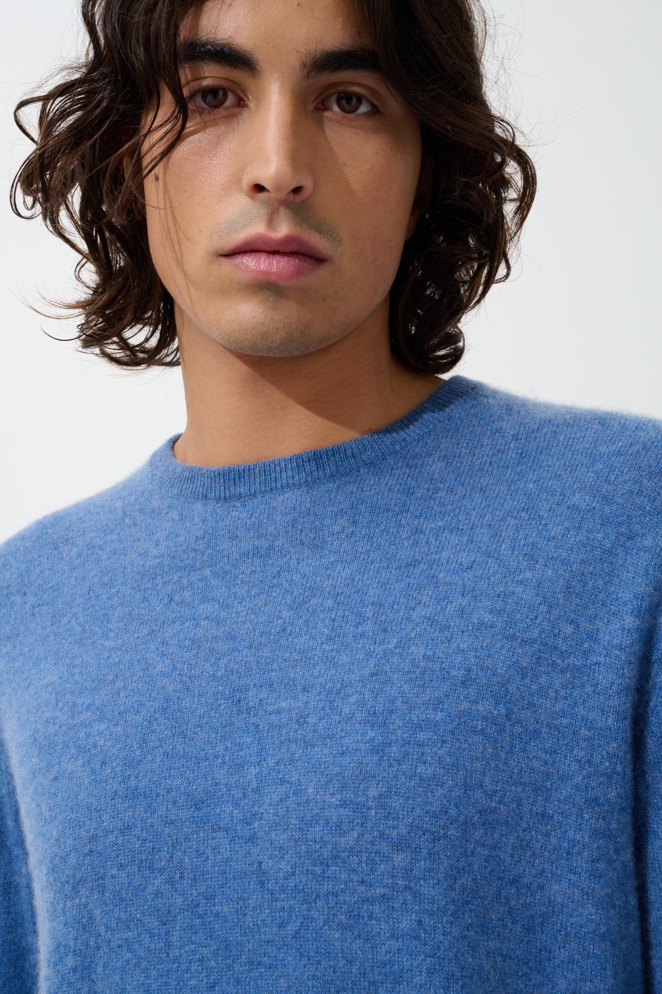 AIGLIÈRE Pullover mit Rundhalsausschnitt in Denimblau aus 100% Kaschmir