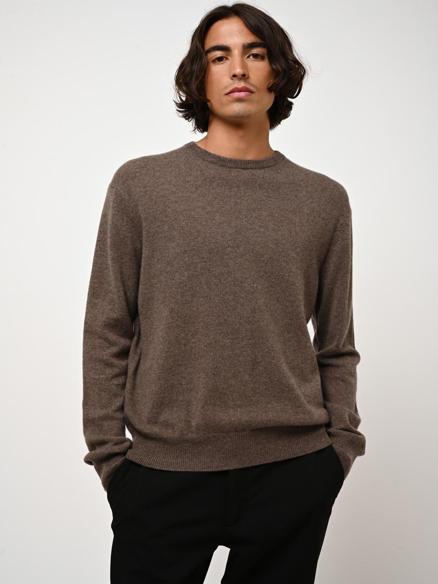 AIGLIÈRE Rundhalspullover aus meliertem Taupe, 100 % Kaschmir