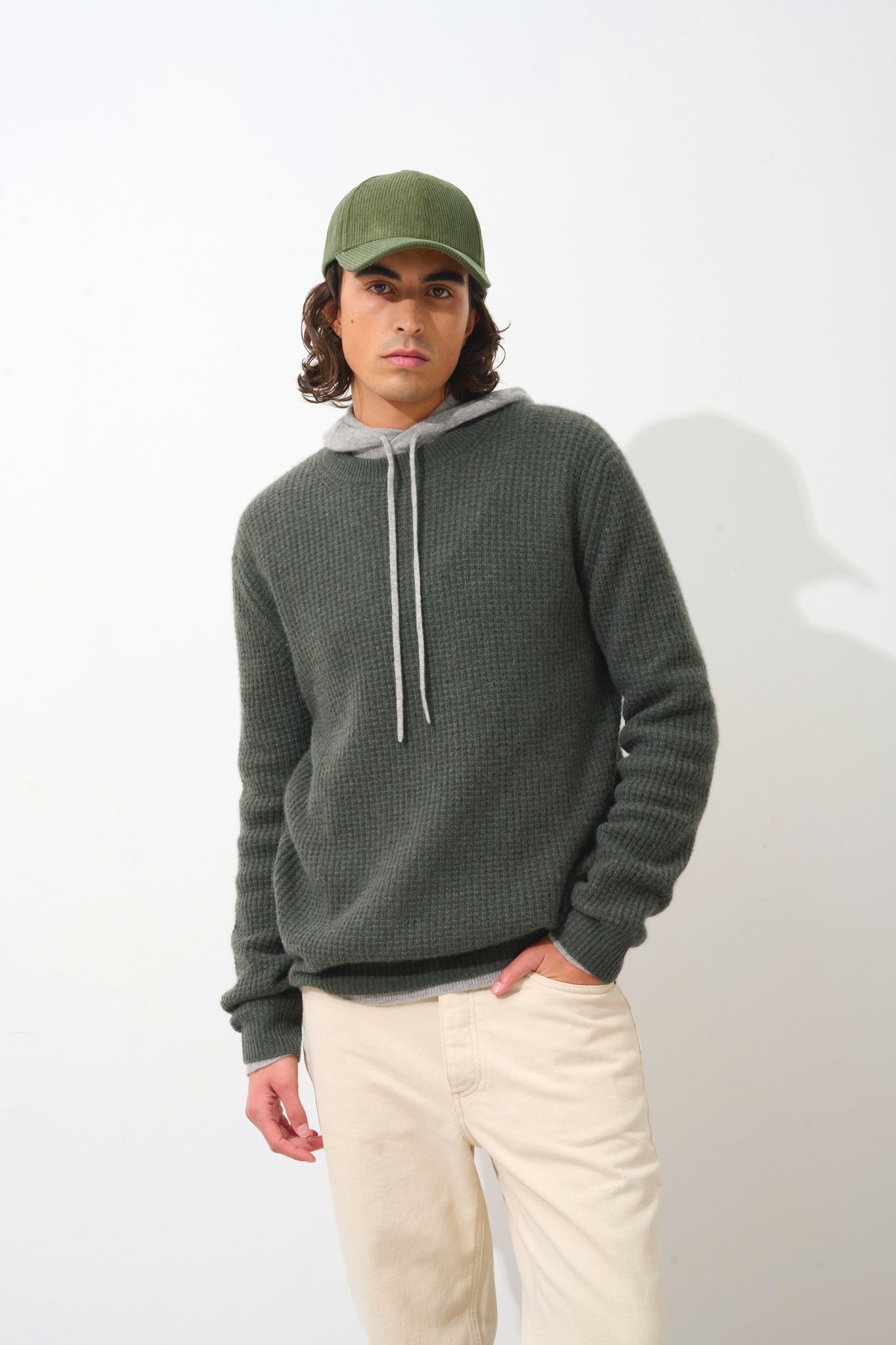 AKSEL Pullover mit Rundhalsausschnitt 4 Fäden khaki meliert 100% Kaschmir