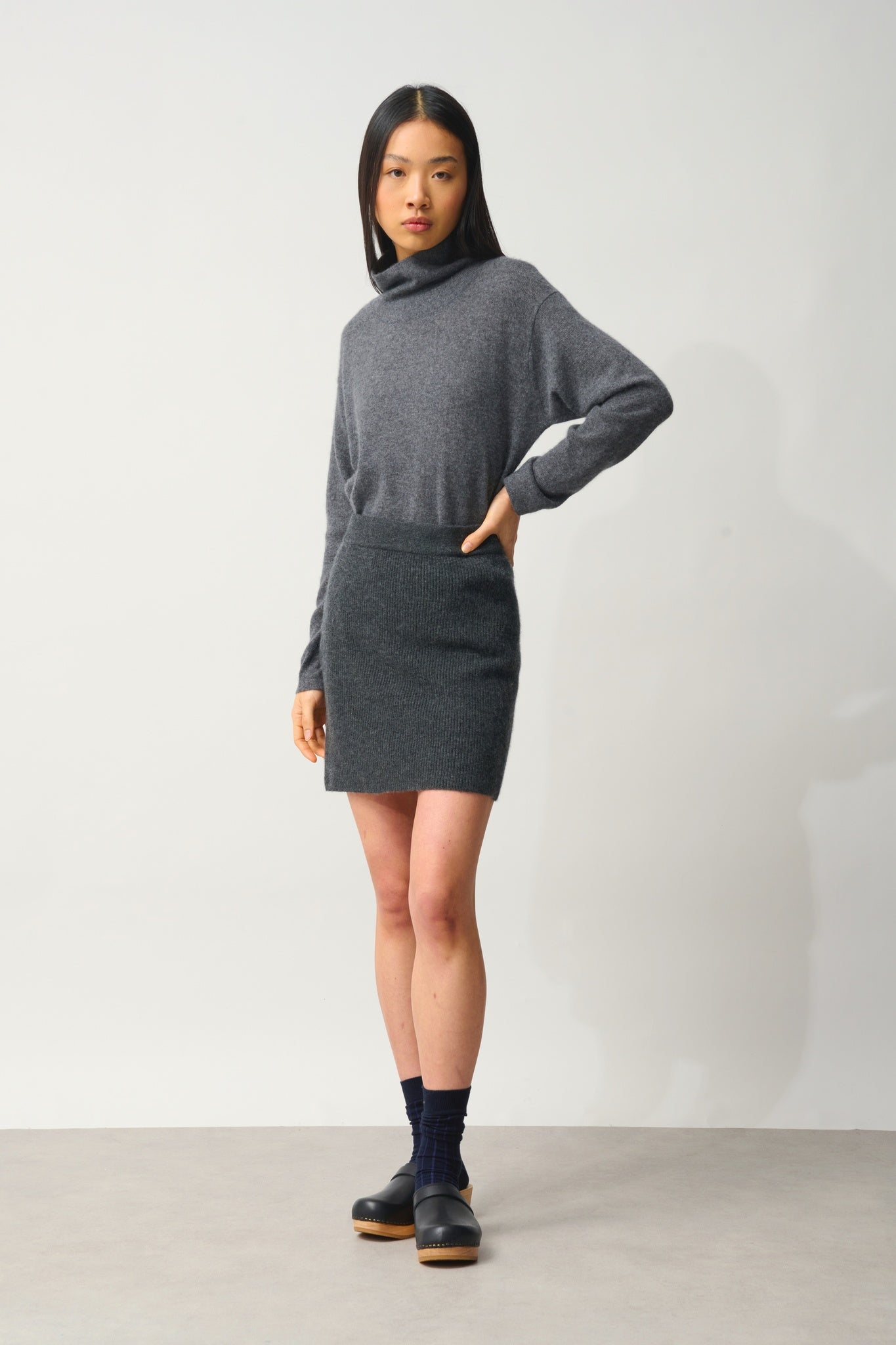 AMALIE jupe anthracite chiné 100% cachemire