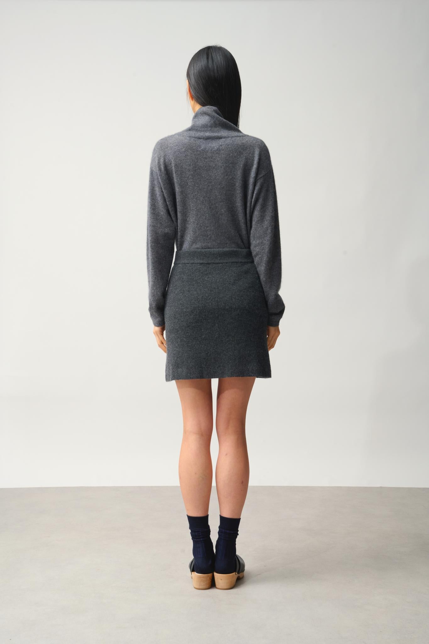 AMALIE 100% cashmere anthracite mottled skirt