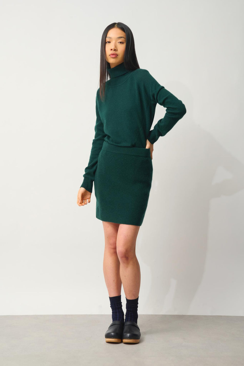 AMALIE cypress skirt 100% cashmere