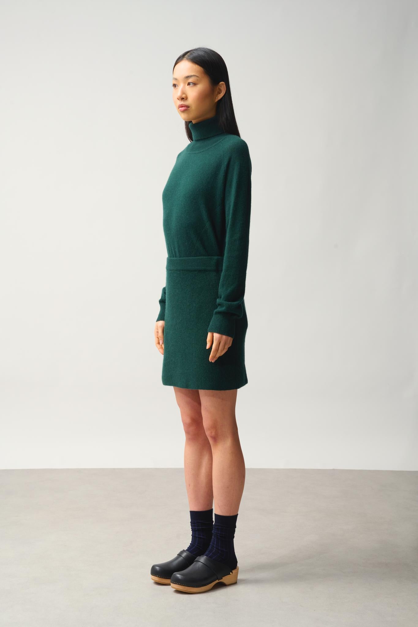 AMALIE cypress skirt 100% cashmere