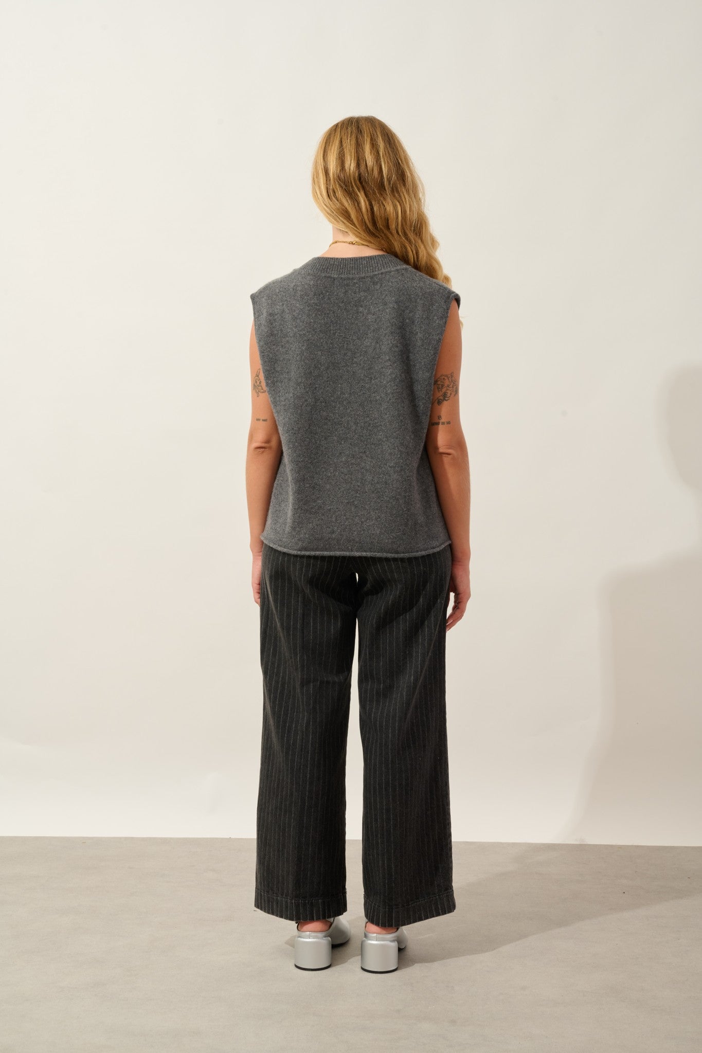 amelie pull col v sans manches 4 fils anthracite chiné 100% cachemire