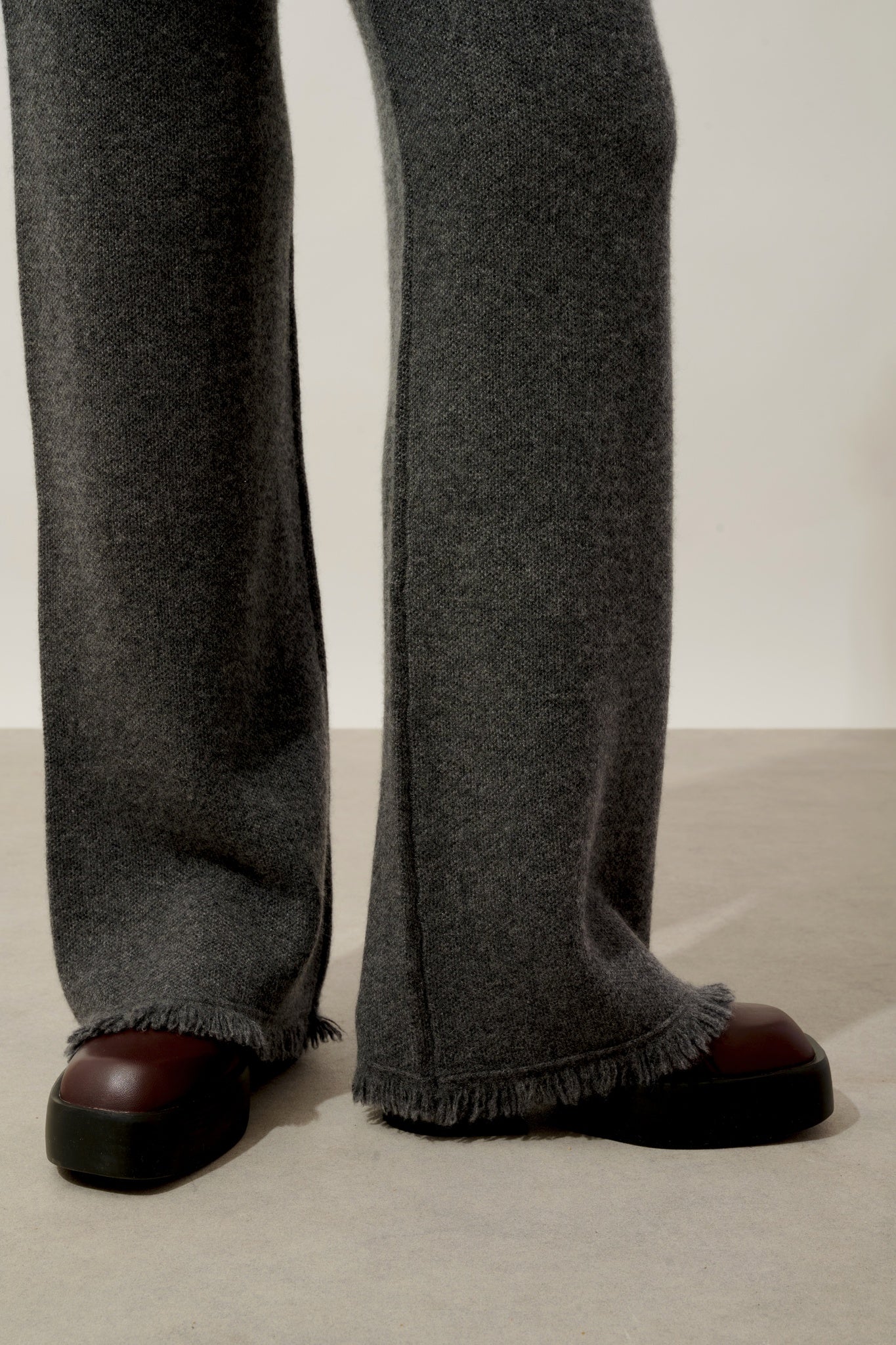 ANGUSTIA pantalon évasé anthracite chiné 100% cachemire