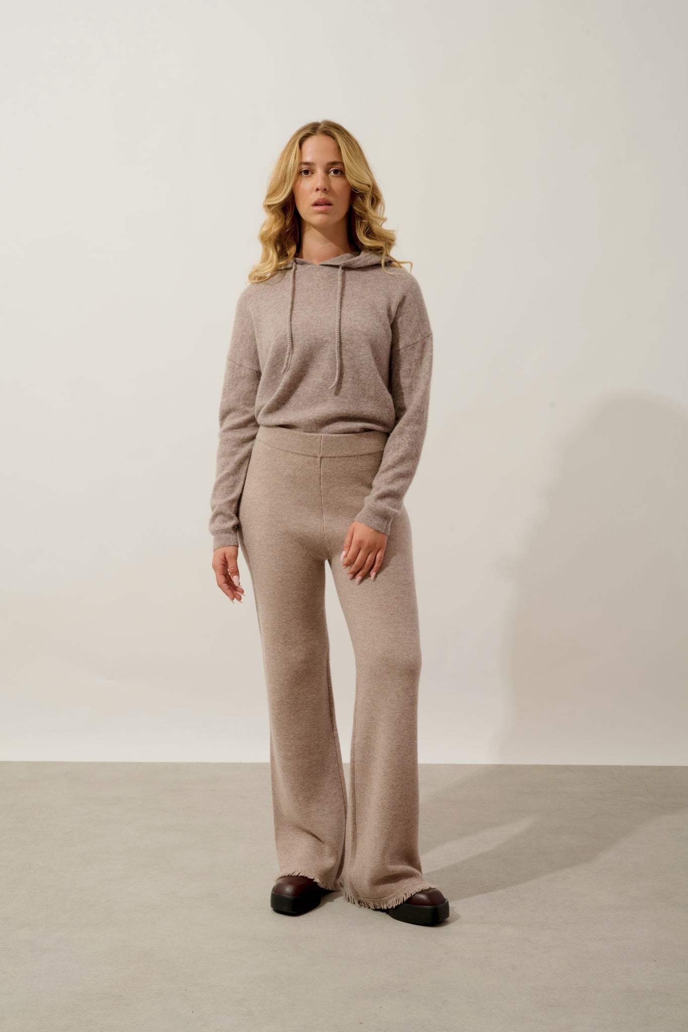 ANGUSTIA pantalon évasé taupe clair chiné 100% cachemire