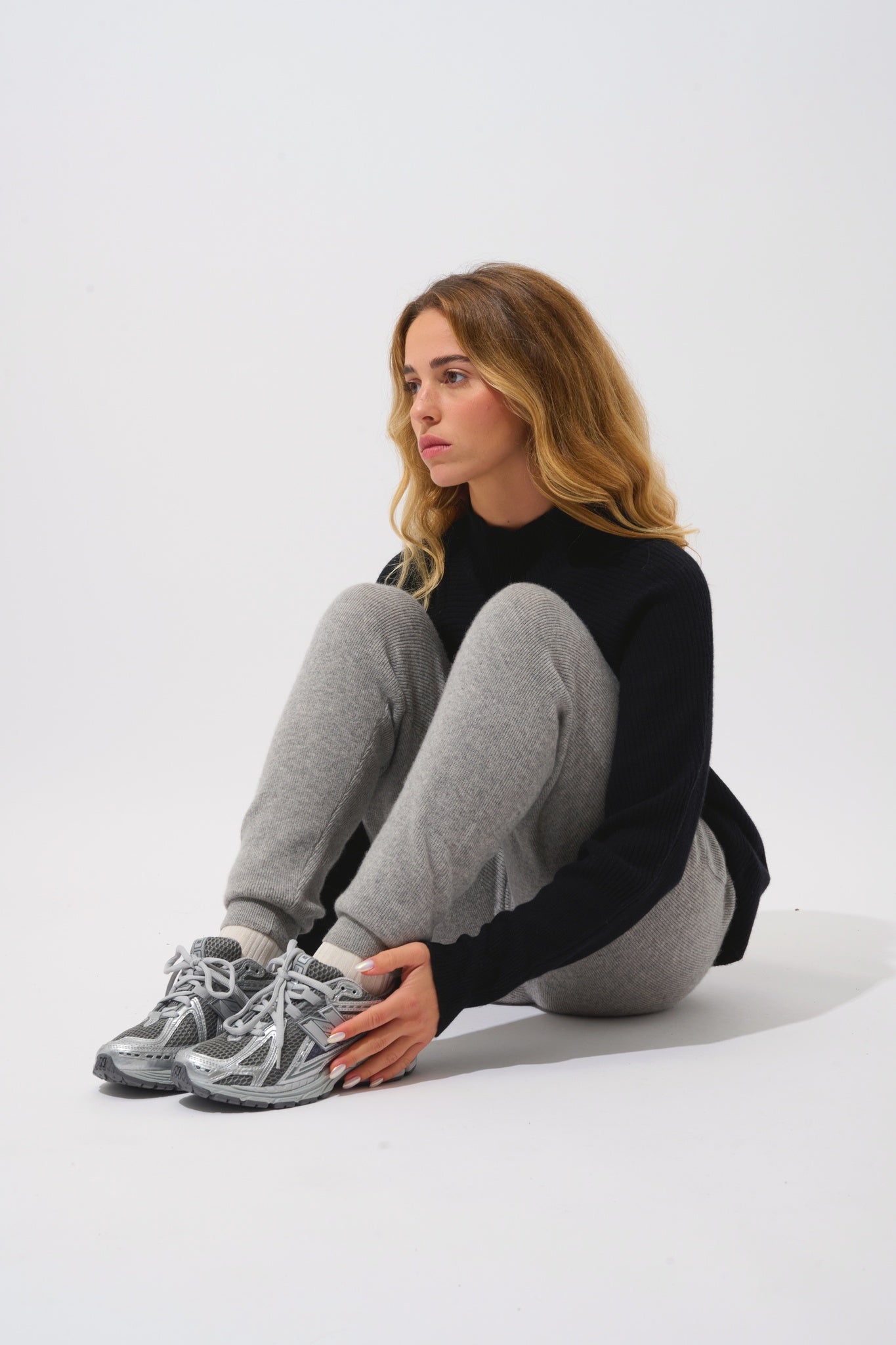 ANIKA 100 % Kaschmir melierter Jogginganzug in Wolkenoptik