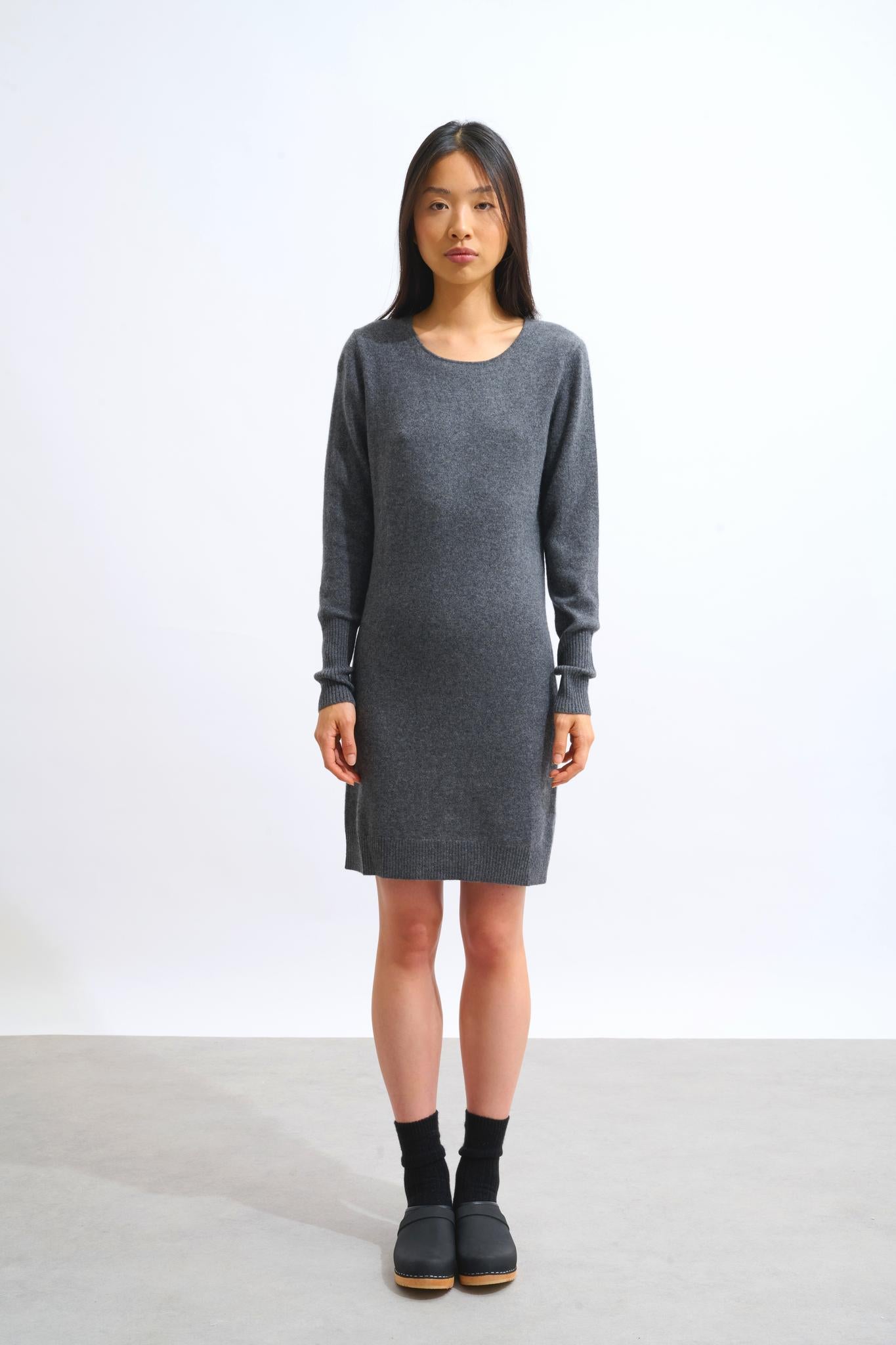 ARMET Rundhalskleid in Anthrazit meliert 100 % Kaschmir