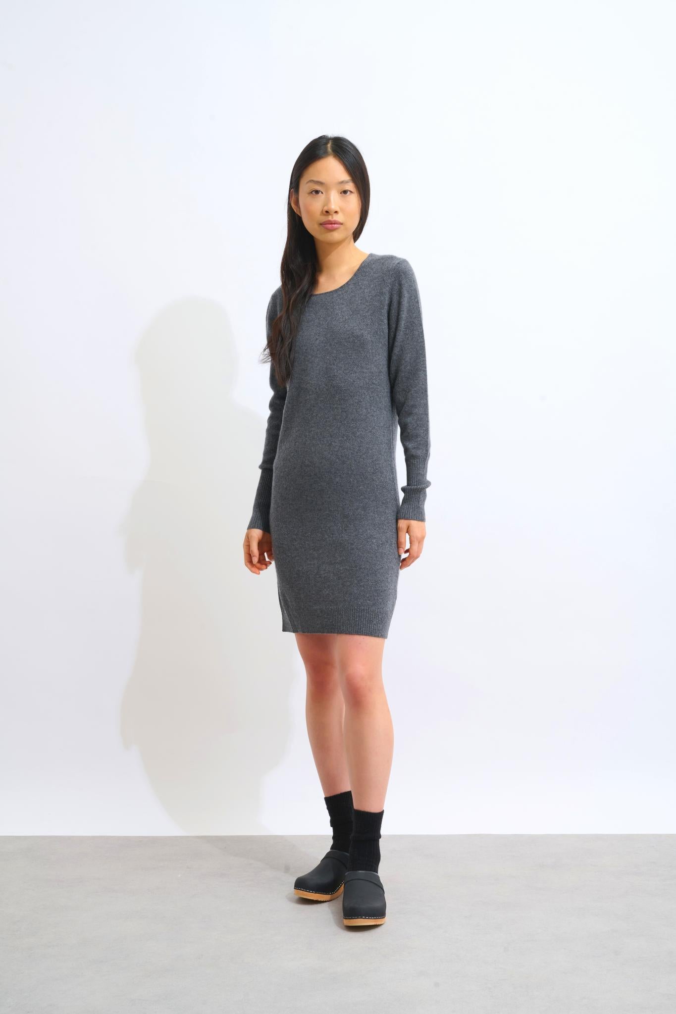 ARMET Rundhalskleid in Anthrazit meliert 100 % Kaschmir