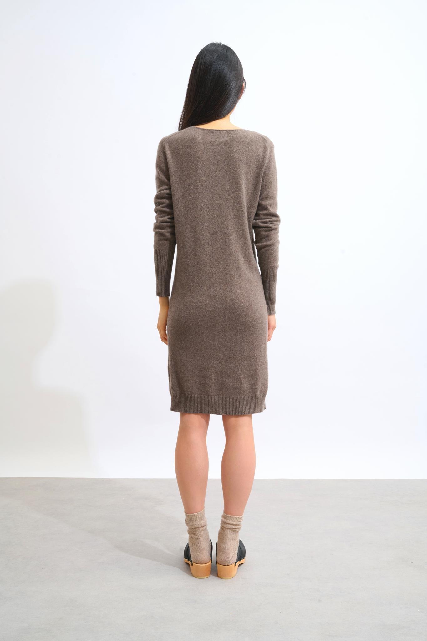 ARMET Rundhalskleid in meliertem Taupe, 100 % Kaschmir