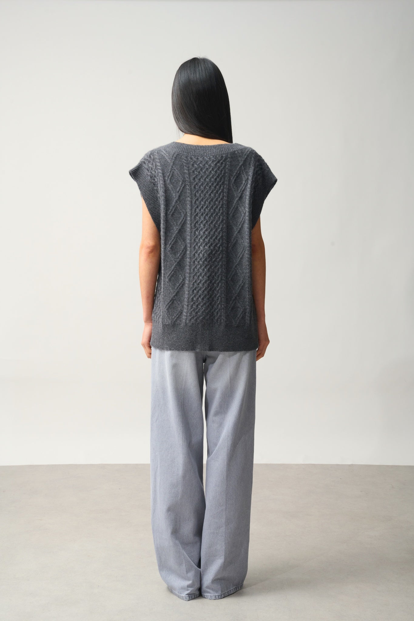 ASLOG pull col v sans manches 4 fils anthracite chiné 100% cachemire