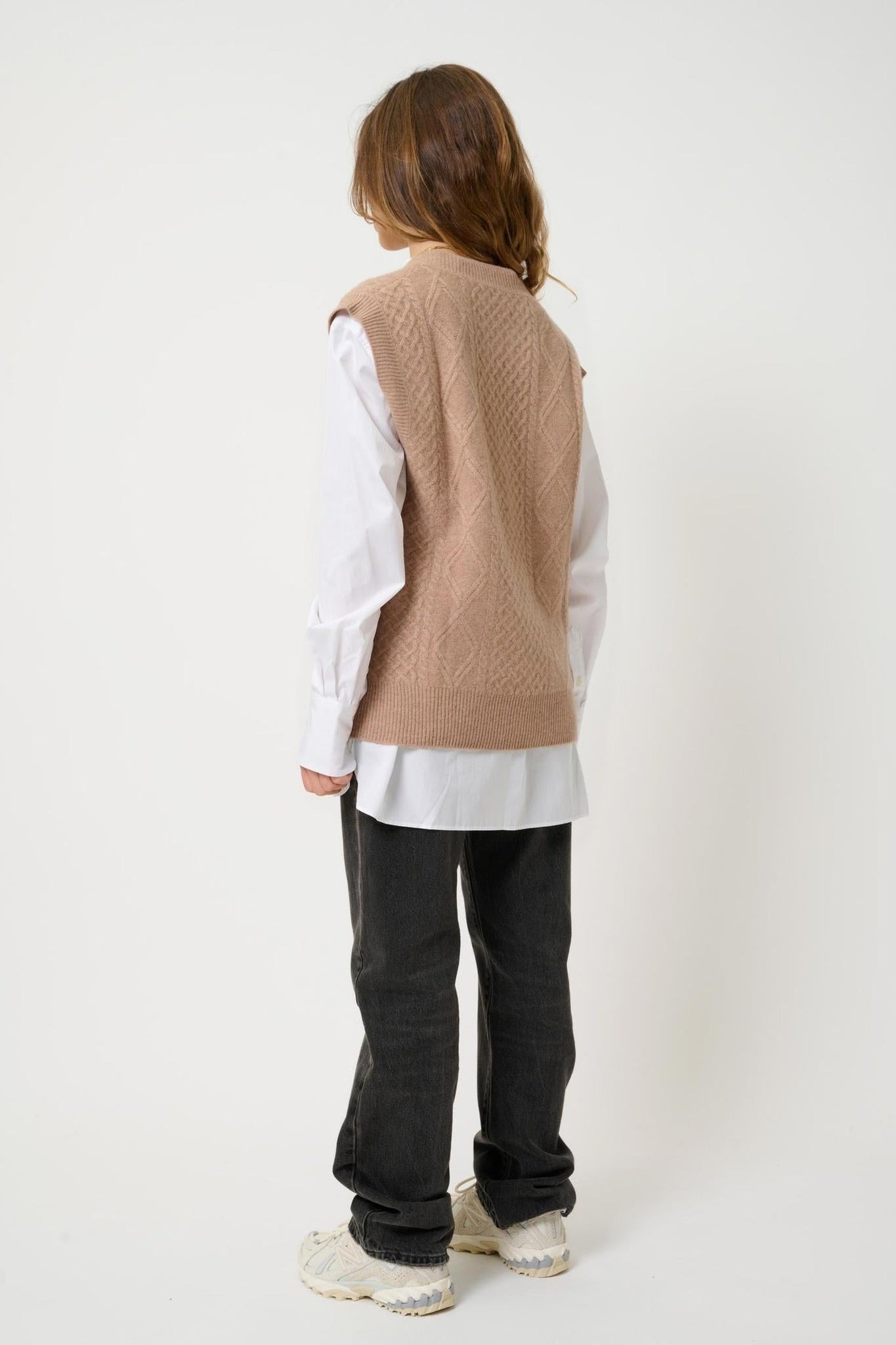 ASLOG 4-thread camel sleeveless v-neck sweater 100% cashmere