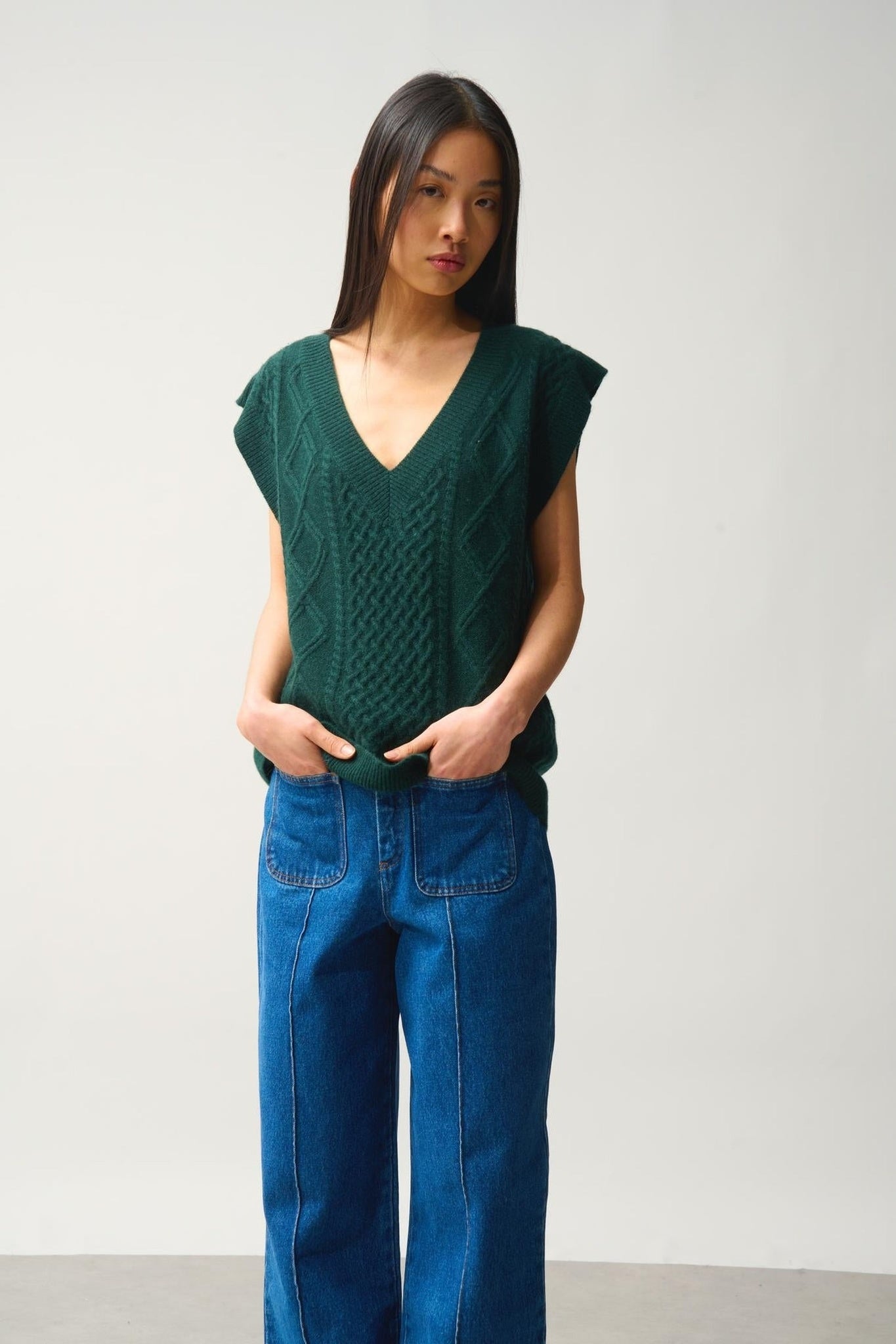 ASLOG 4-thread cypress sleeveless v-neck sweater 100% cashmere