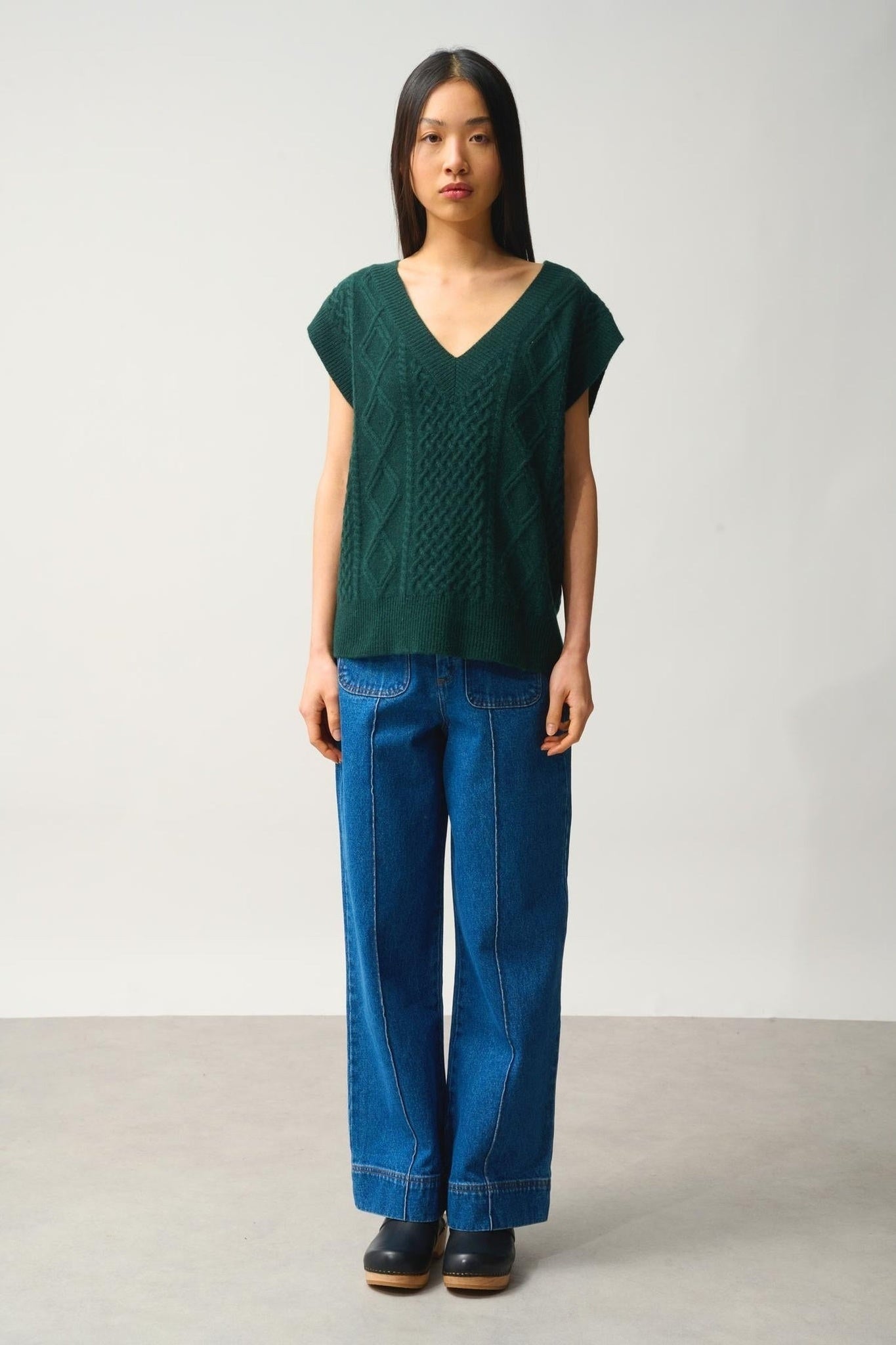 ASLOG 4-thread cypress sleeveless v-neck sweater 100% cashmere