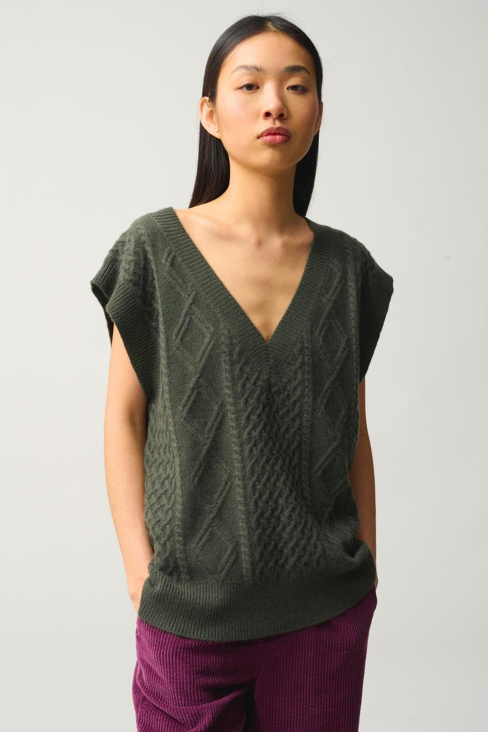 ASLOG 4-thread khaki sleeveless v-neck sweater 100% cashmere