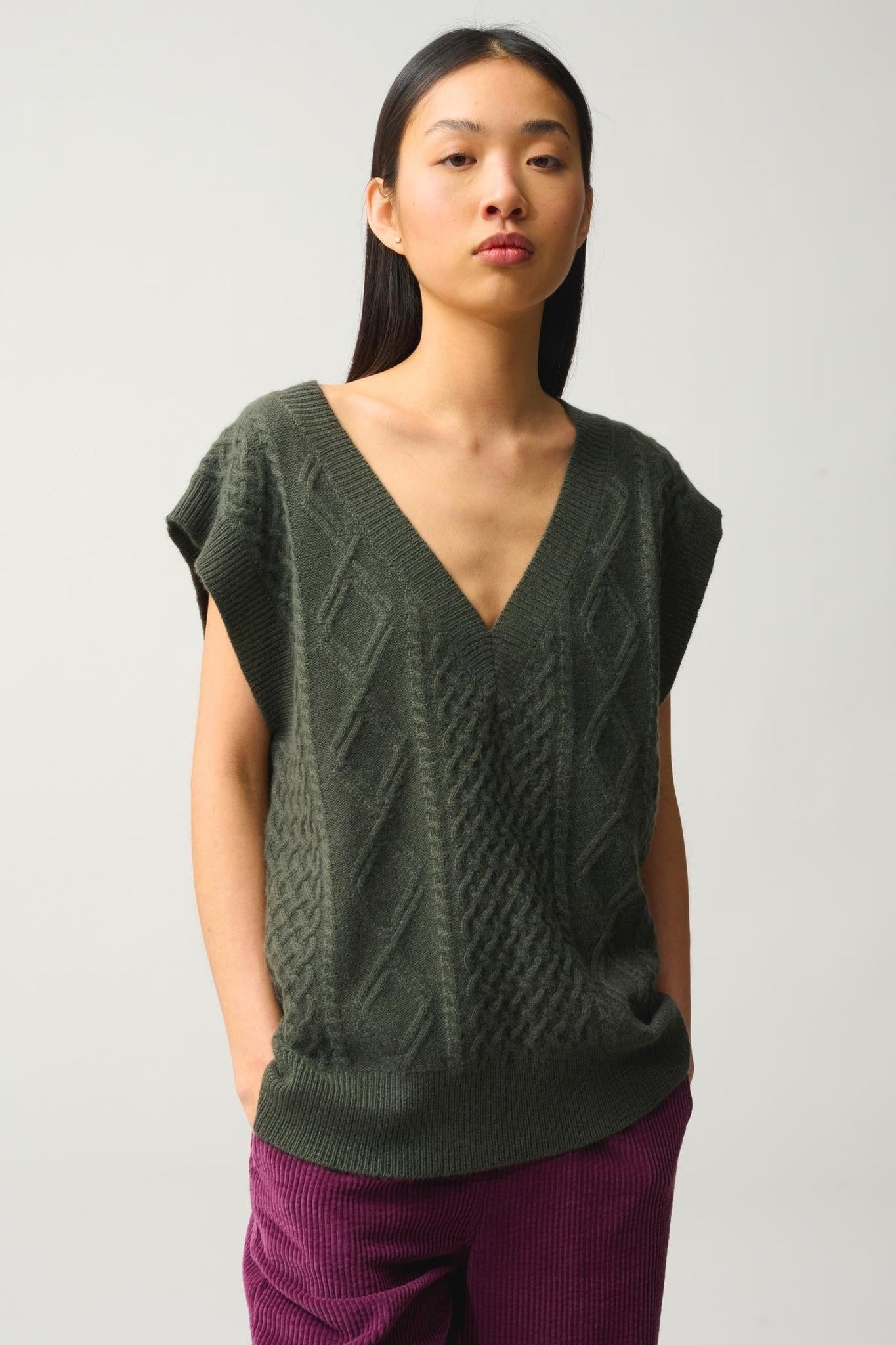 ASLOG 4-thread khaki sleeveless v-neck sweater 100% cashmere