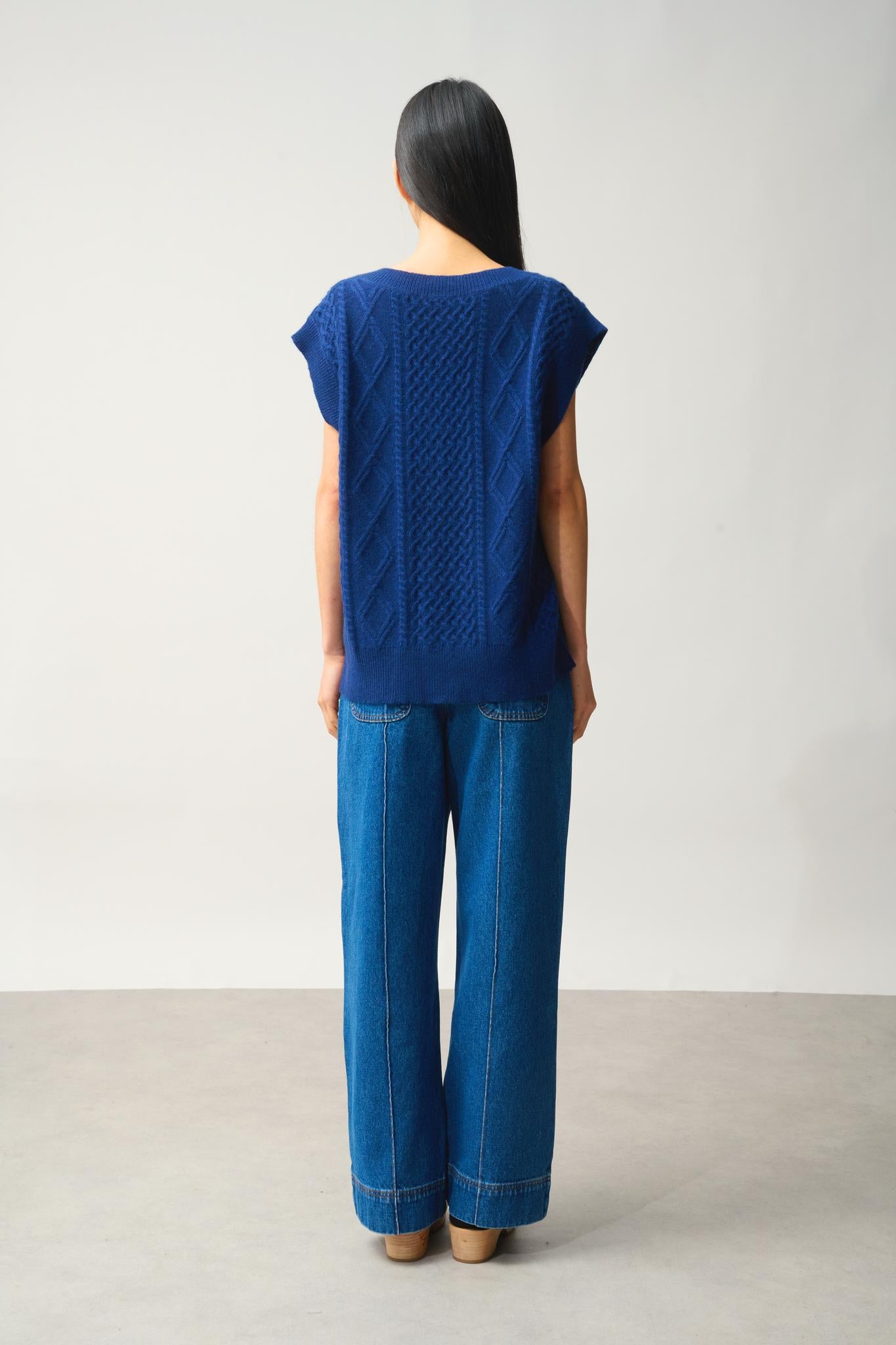 ASLOG pull col v sans manches 4 fils minuit 100% cachemire