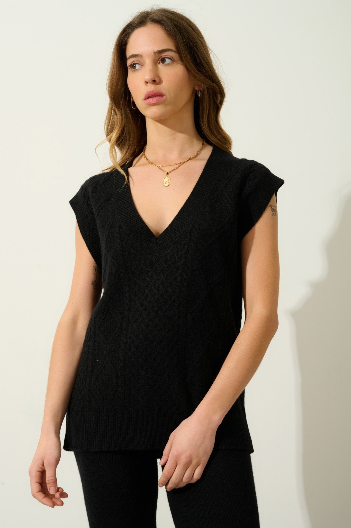 aslog pull col v sans manches 4 fils noir 100% cachemire