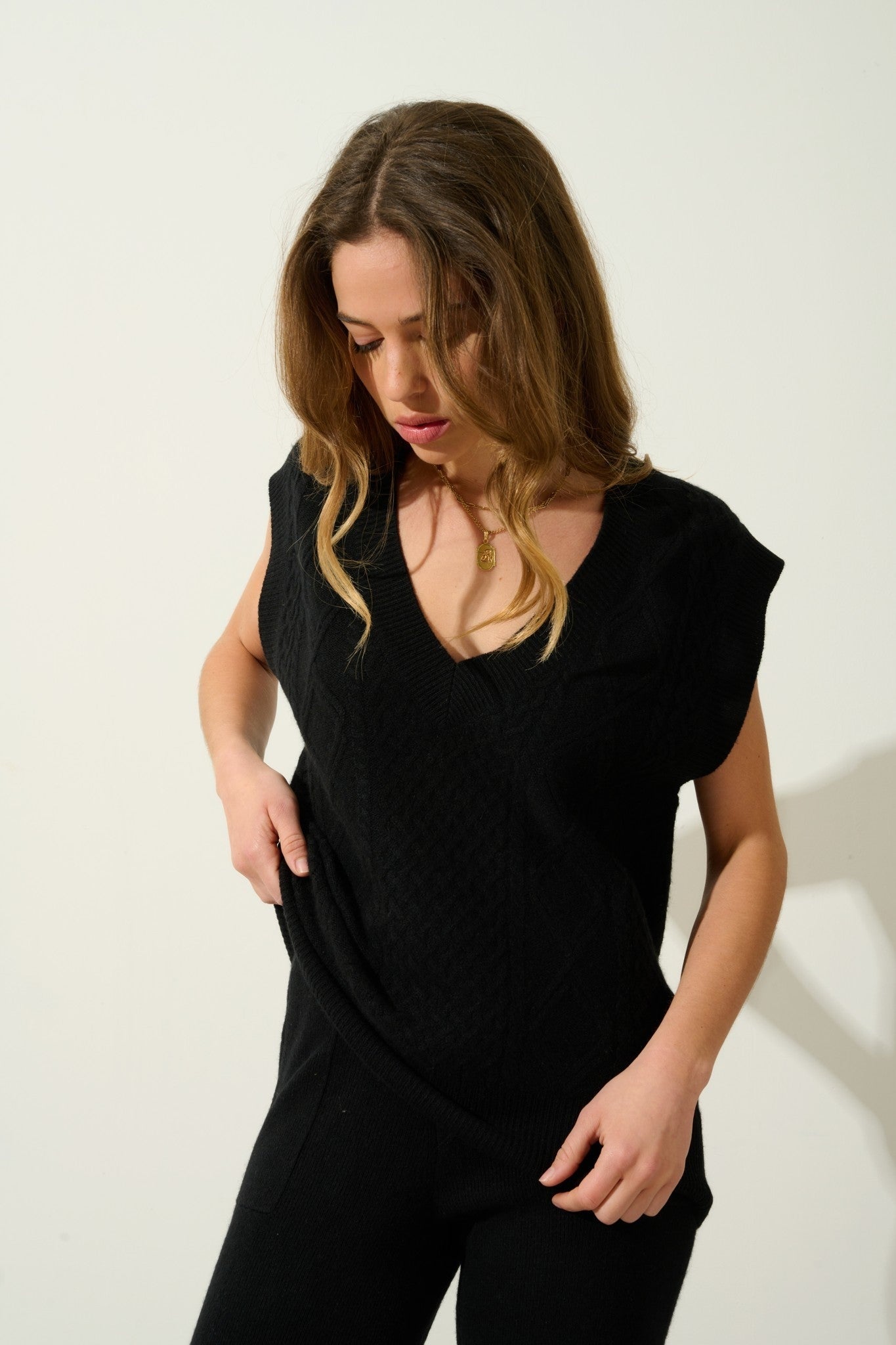 aslog pull col v sans manches 4 fils noir 100% cachemire