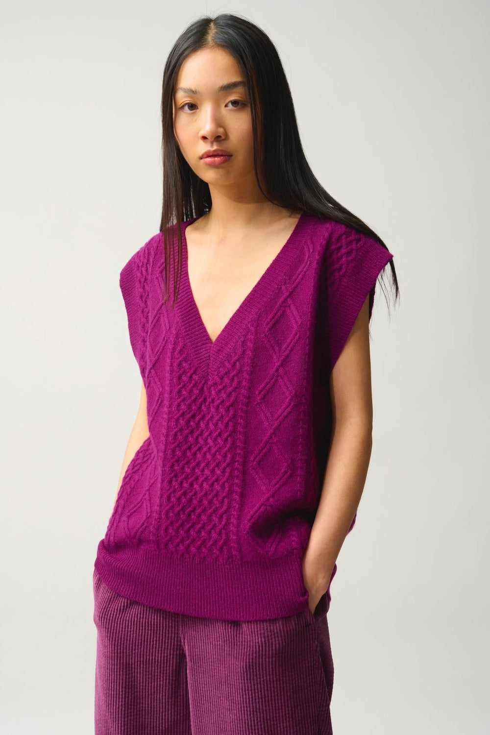 ASLOG 4-thread plum sleeveless v-neck sweater 100% cashmere