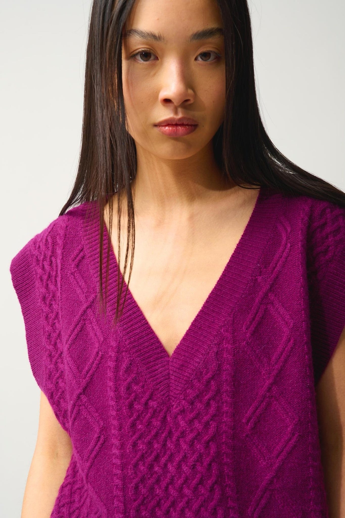 ASLOG 4-thread plum sleeveless v-neck sweater 100% cashmere