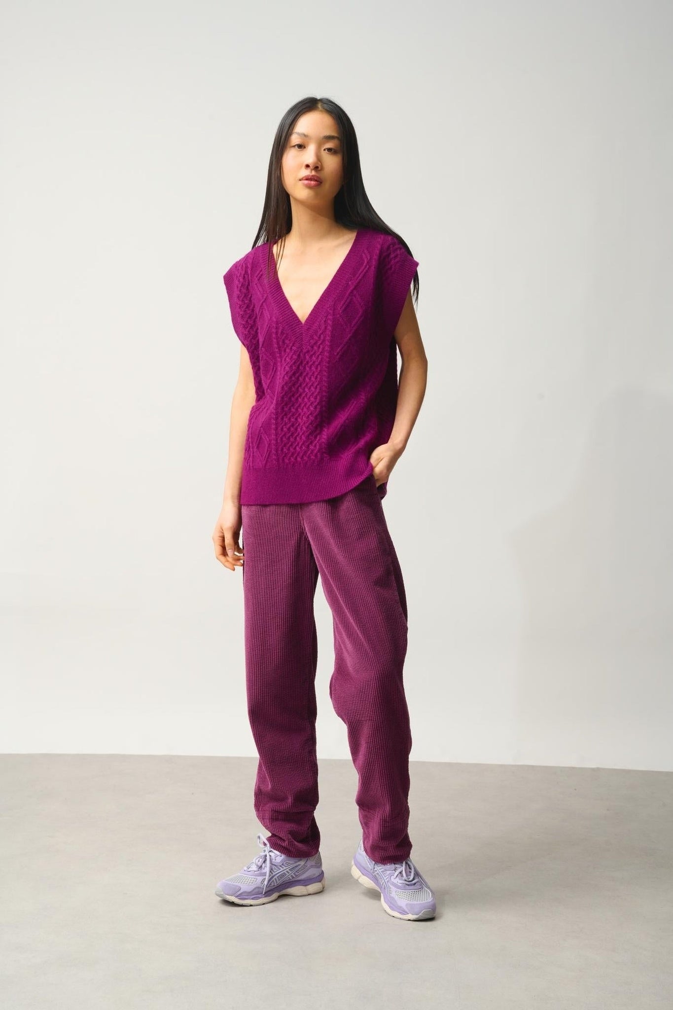ASLOG 4-thread plum sleeveless v-neck sweater 100% cashmere