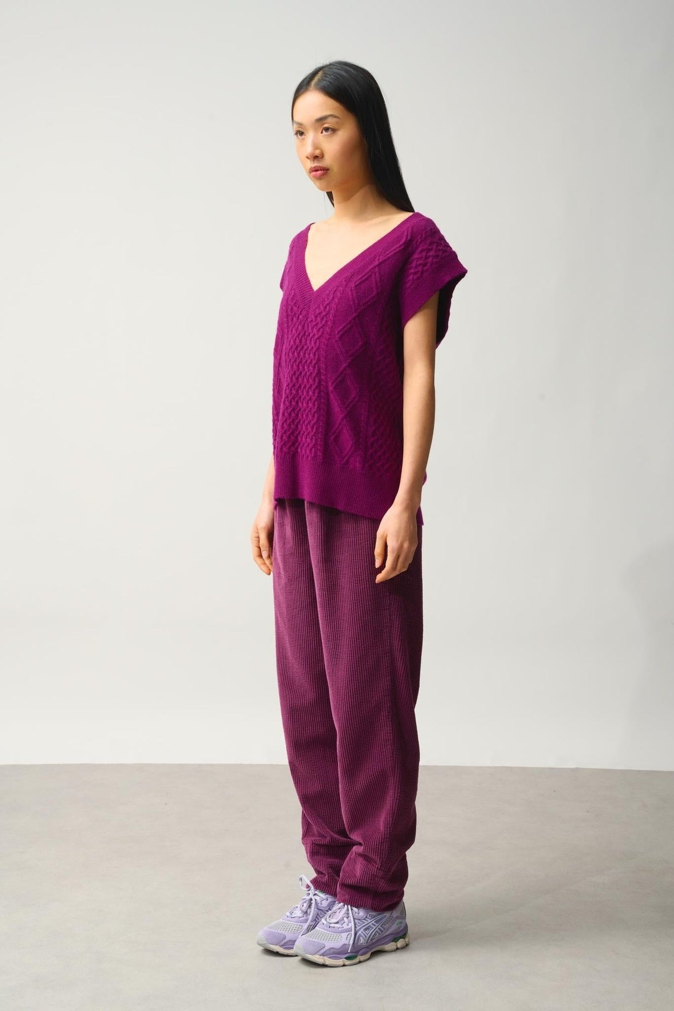 ASLOG 4-thread plum sleeveless v-neck sweater 100% cashmere
