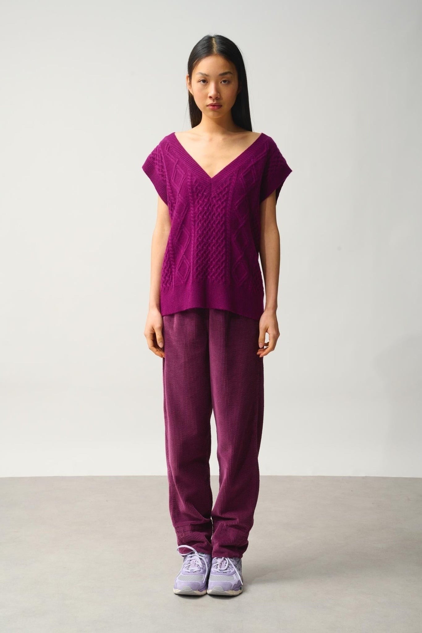 ASLOG 4-thread plum sleeveless v-neck sweater 100% cashmere