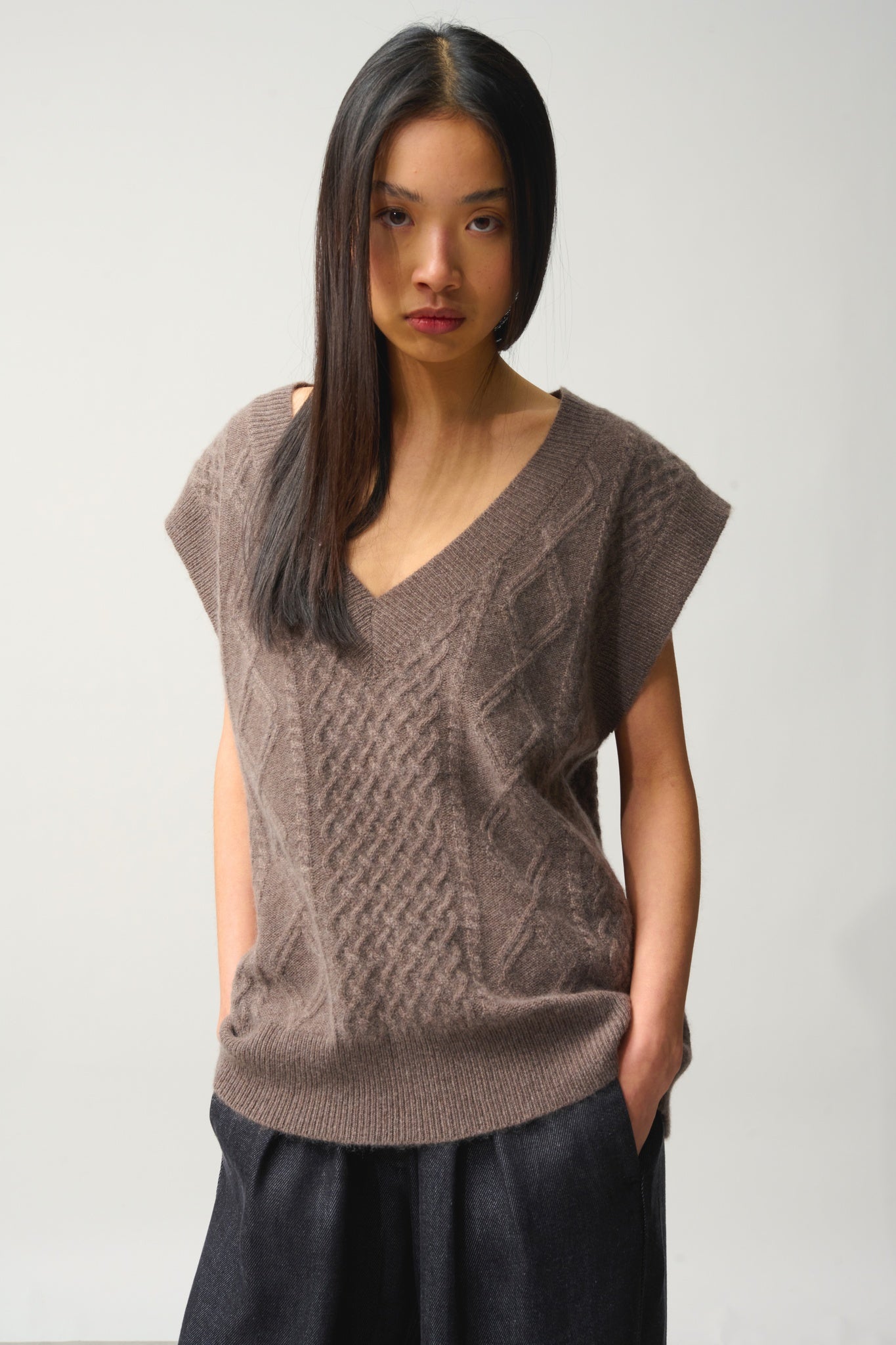 ASLOG Pullover mit V-Ausschnitt ohne Ärmel 4 Fäden taupe meliert 100% Kaschmir