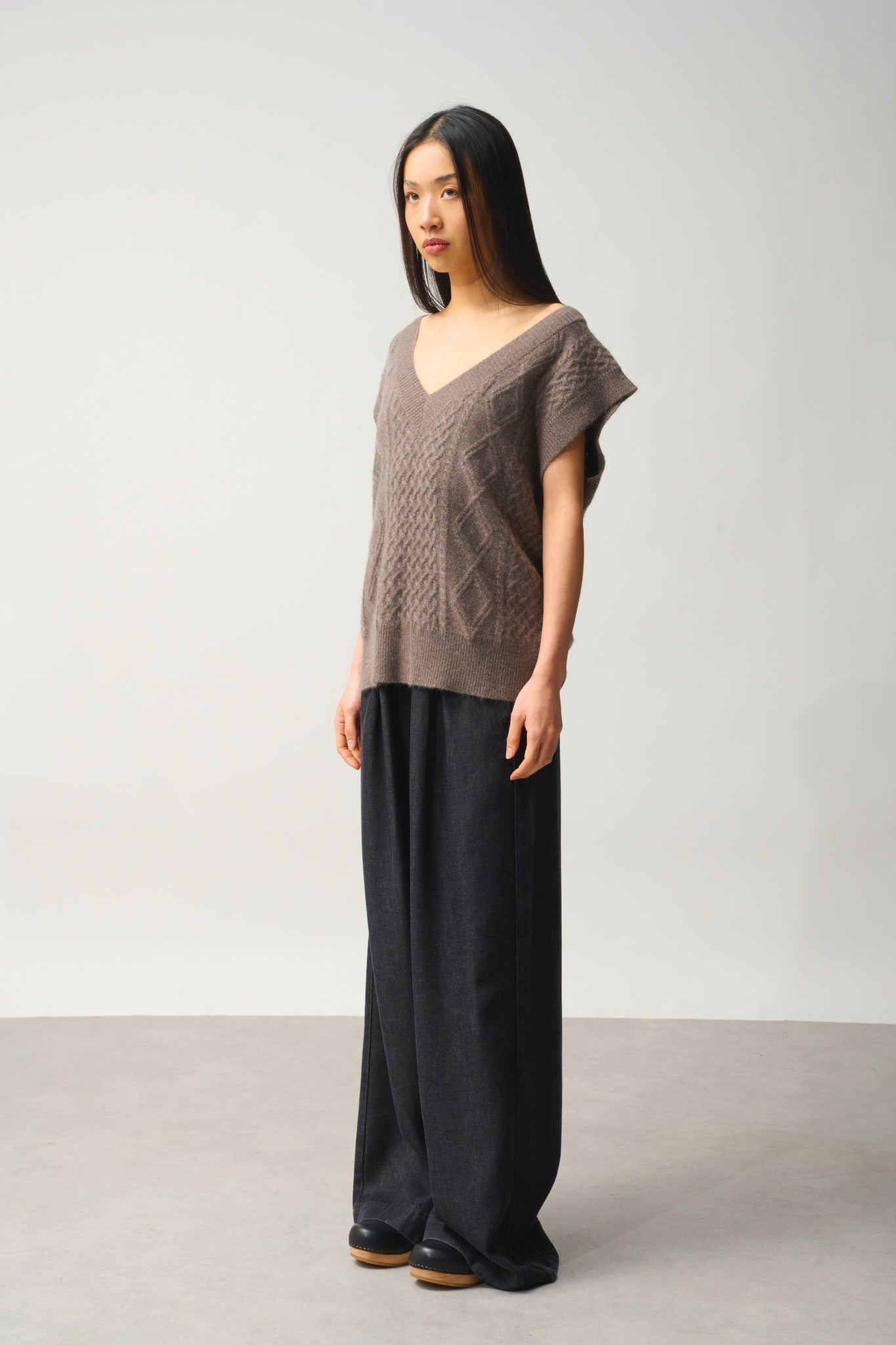 ASLOG Pullover mit V-Ausschnitt ohne Ärmel 4 Fäden taupe meliert 100% Kaschmir