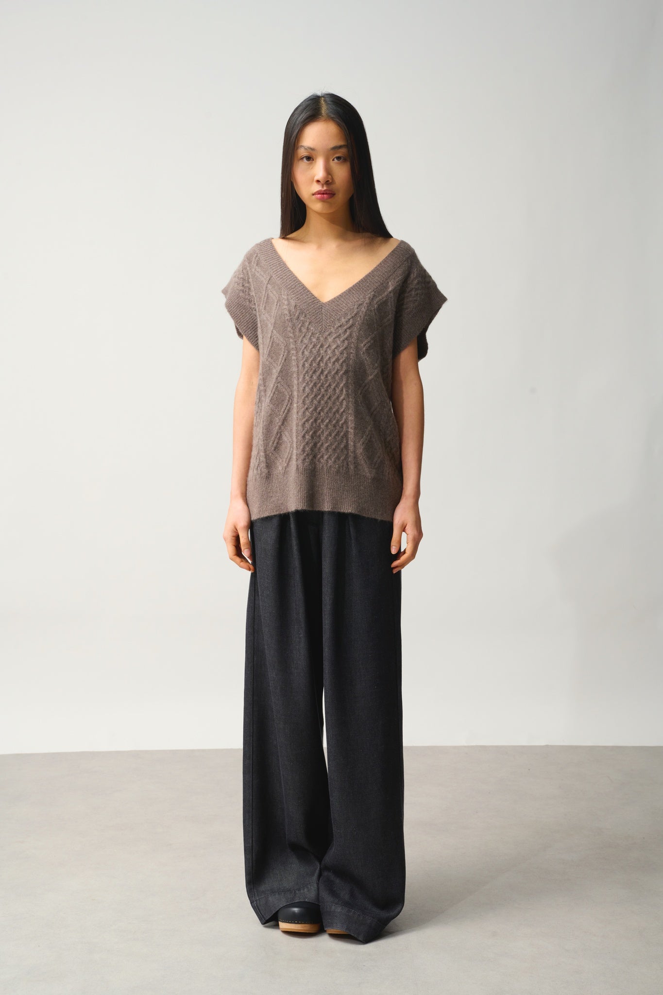 ASLOG Pullover mit V-Ausschnitt ohne Ärmel 4 Fäden taupe meliert 100% Kaschmir