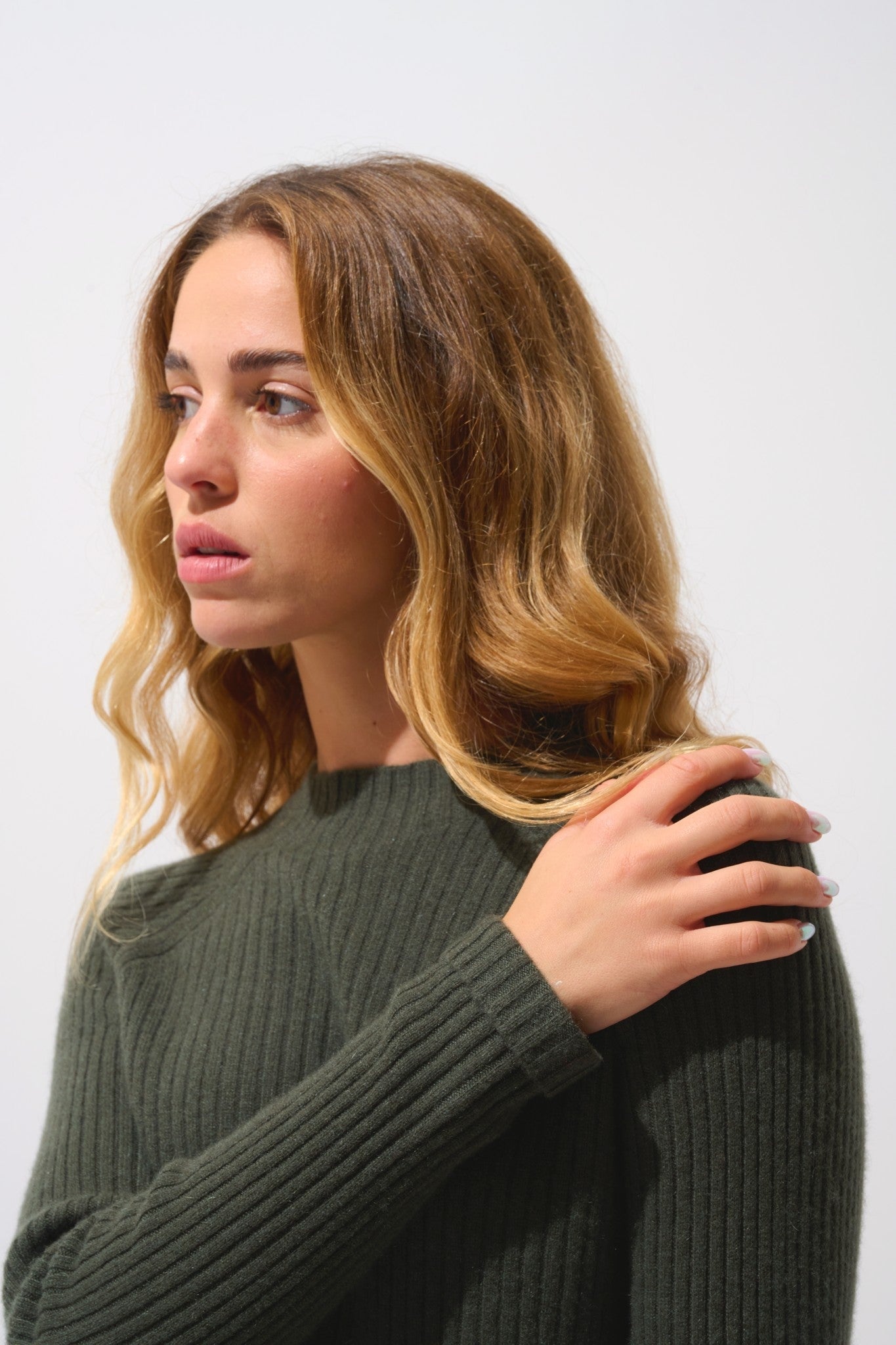 assia pull col montant boutons poignets kaki 100% cachemire