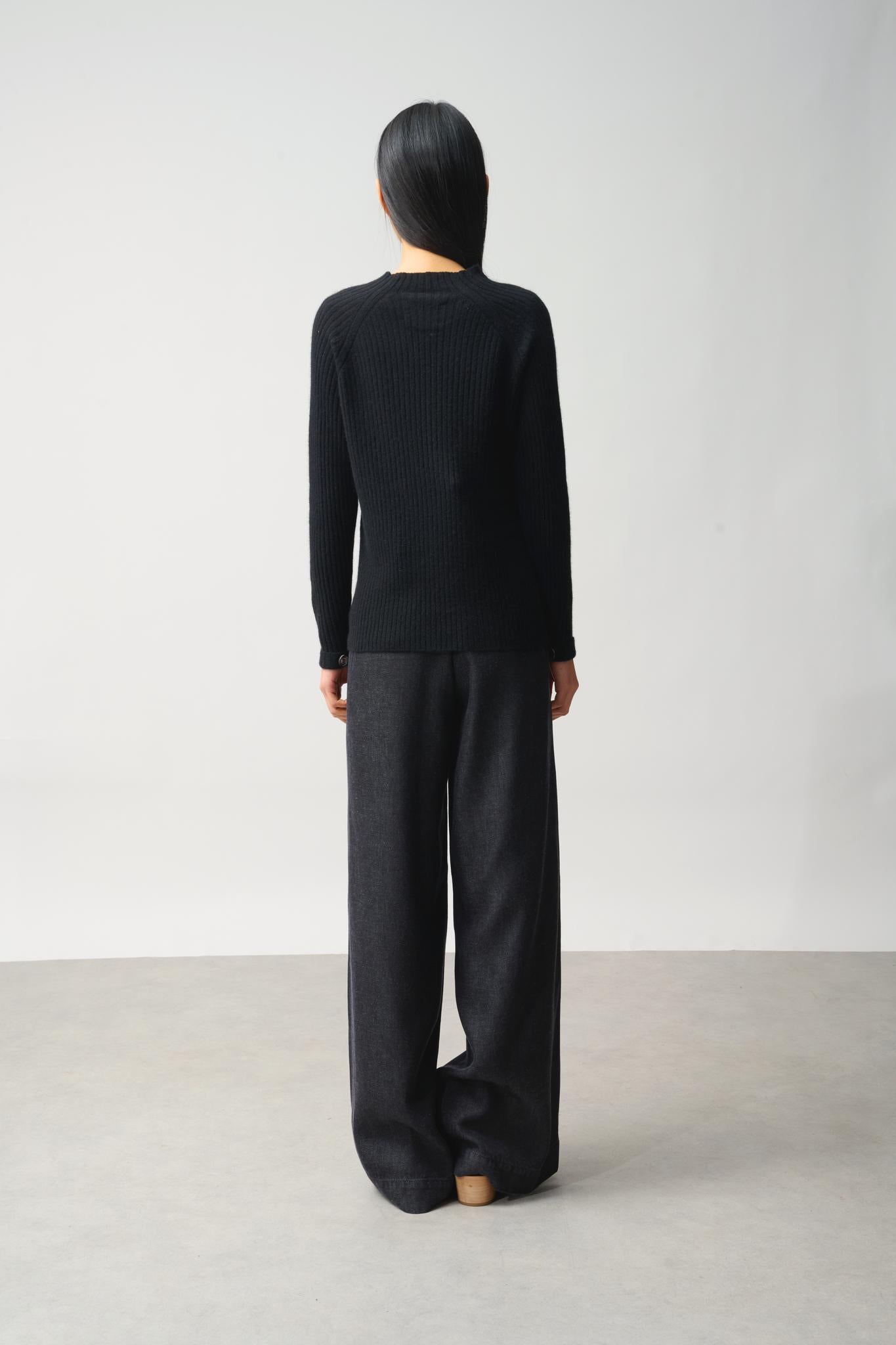 ASSIA pull col montant boutons poignets noir 100% cachemire