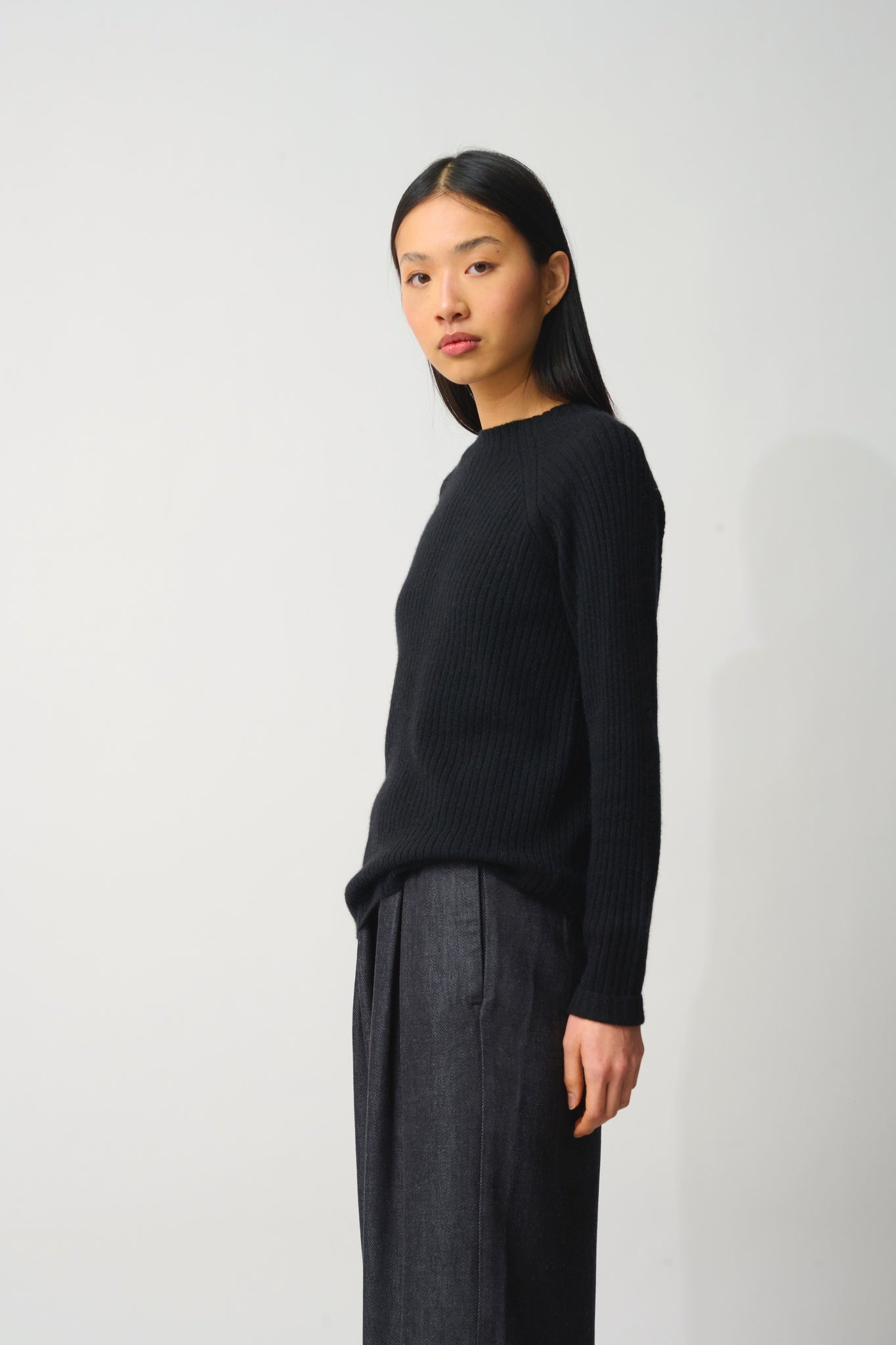 ASSIA pull col montant boutons poignets noir 100% cachemire