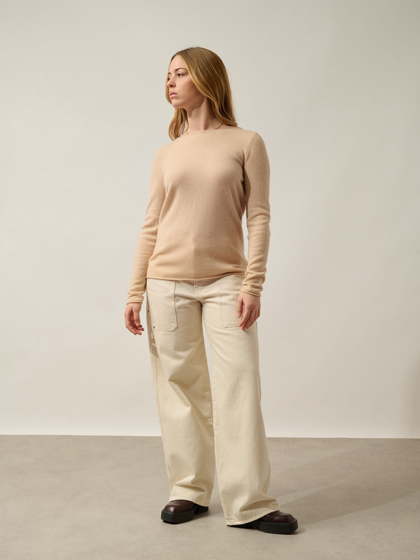 CRIOU Pullover mit beigem U-Boot-Ausschnitt aus 100% Kaschmir