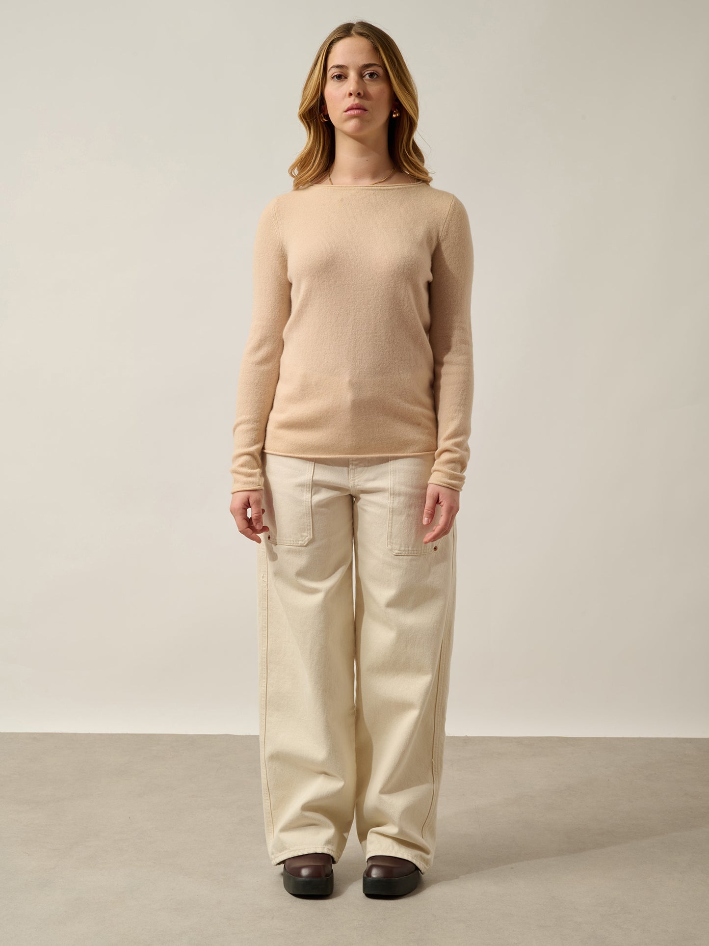 CRIOU Pullover mit beigem U-Boot-Ausschnitt aus 100% Kaschmir