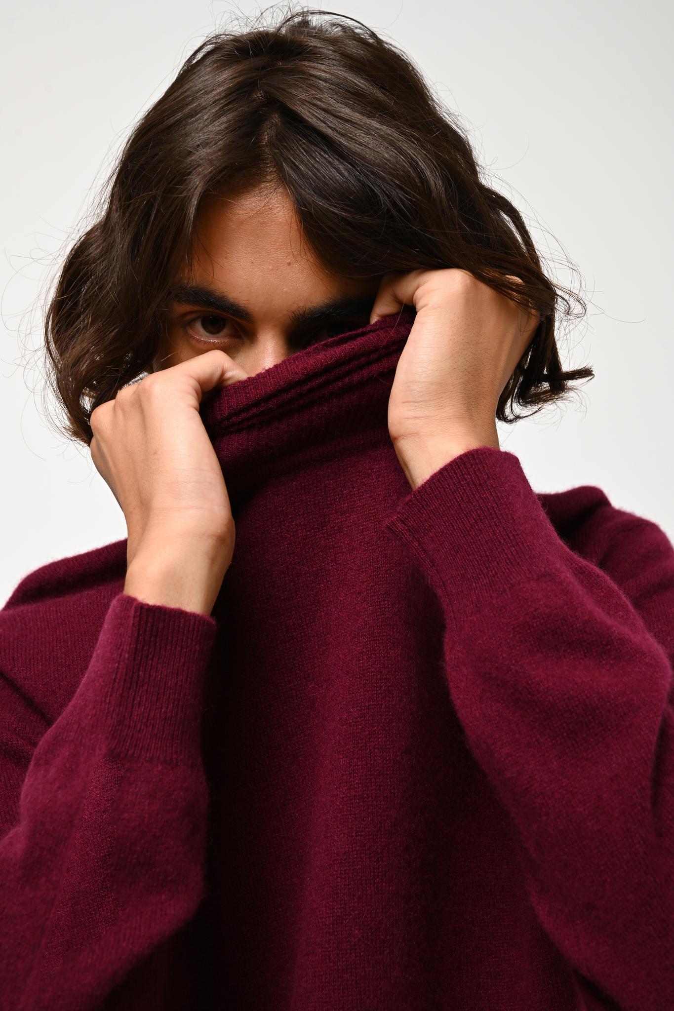 BANGE burgundy turtleneck sweater 100% cashmere
