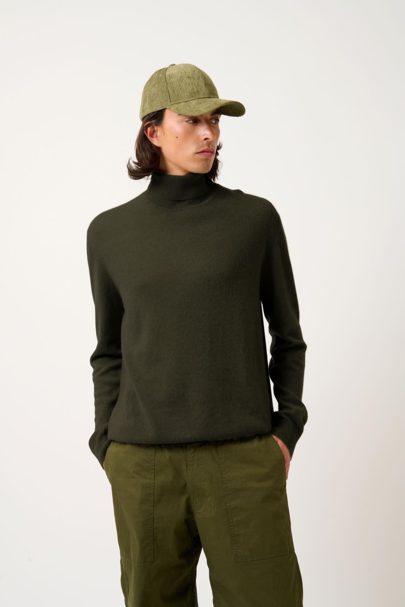 BANGE khaki turtleneck sweater 100% cashmere