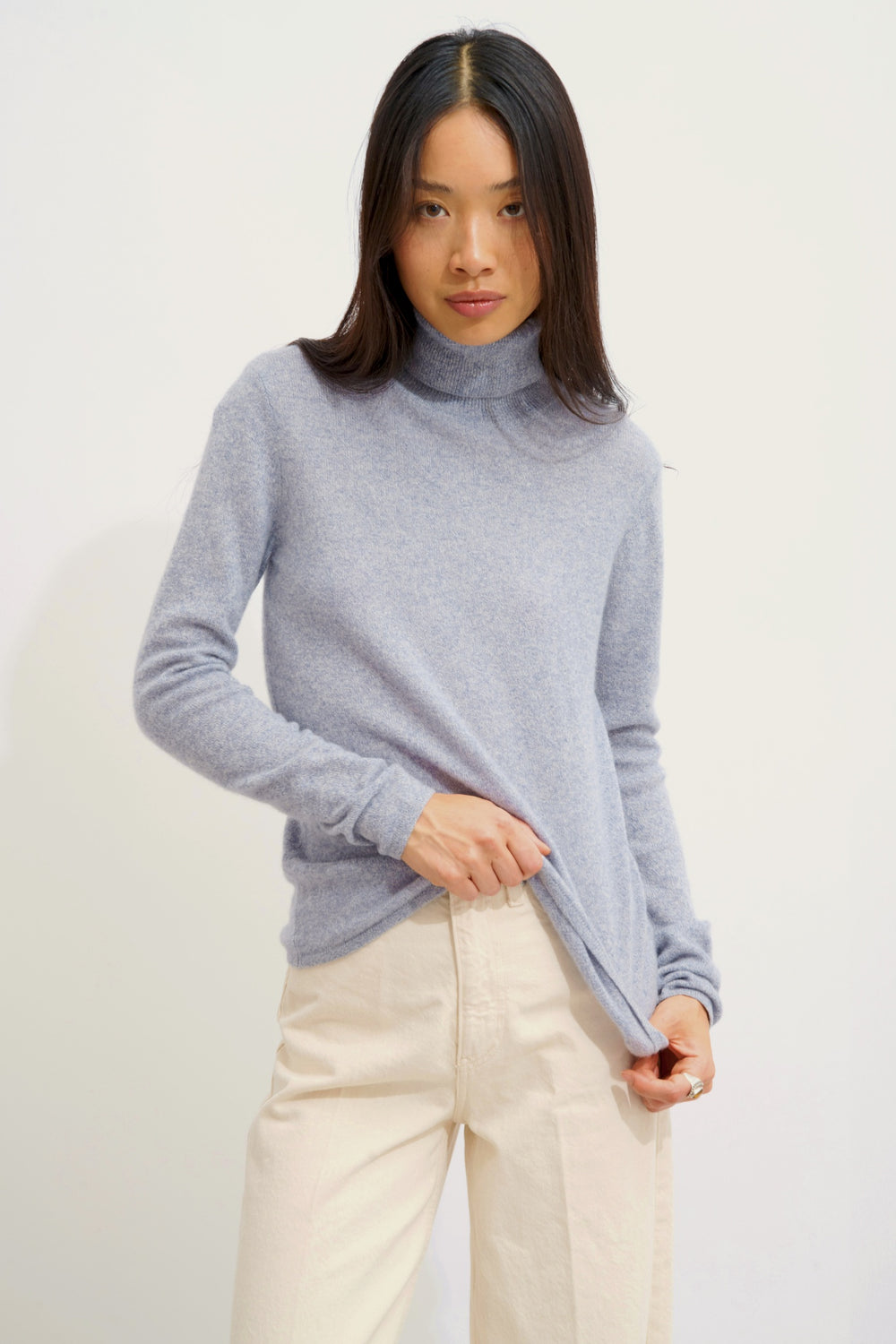 BISE pull col roulé bleu ivoire 100% cachemire