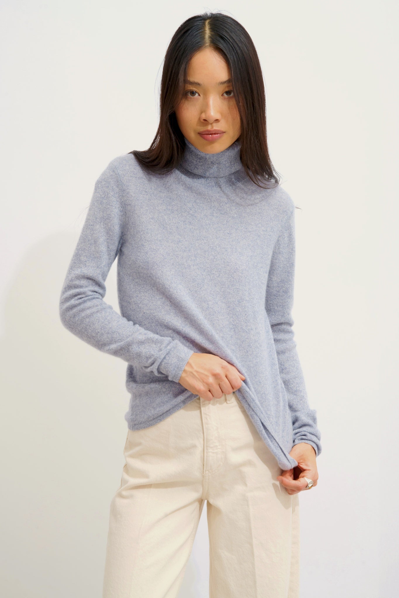 BISE pull col roulé bleu ivoire 100% cachemire