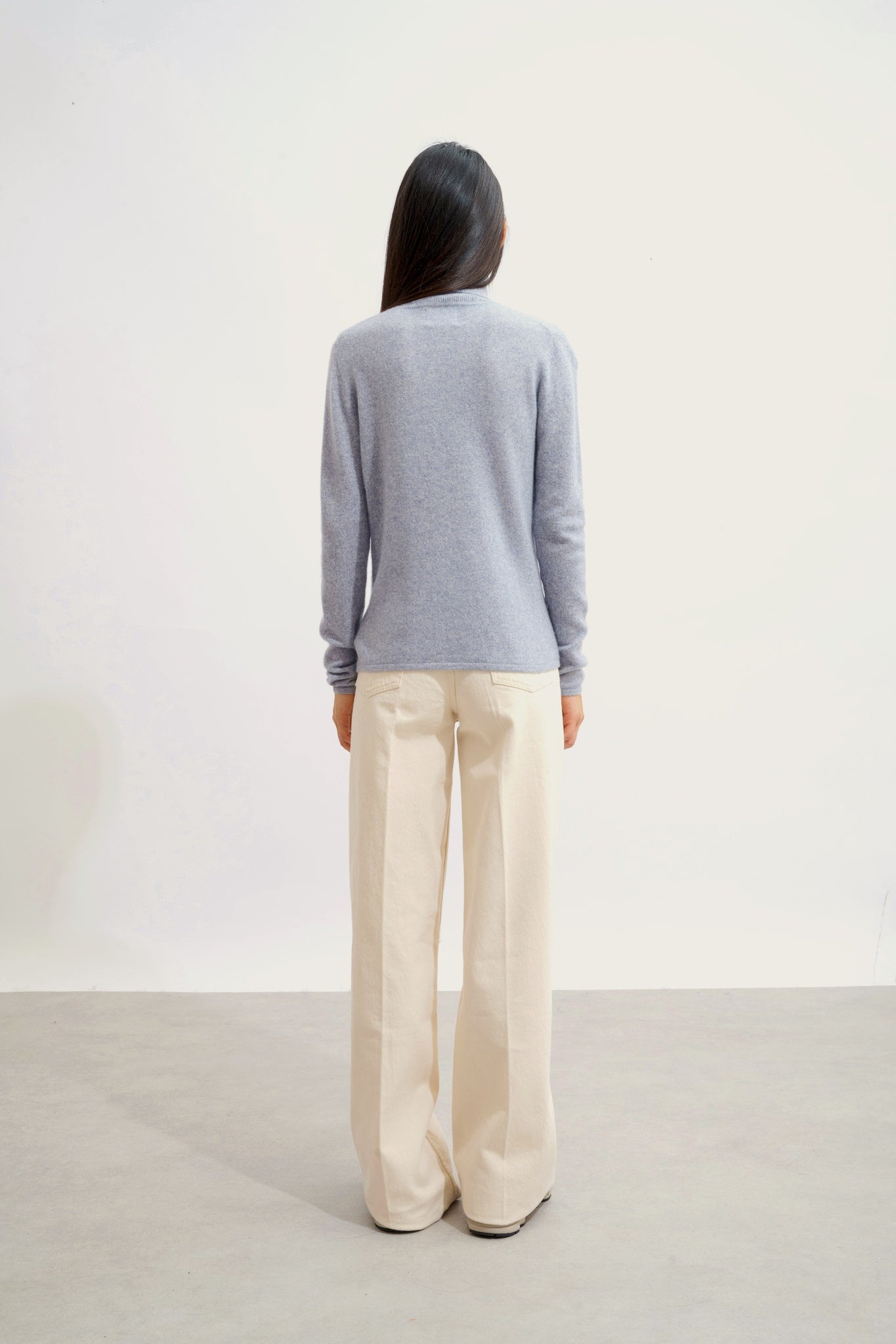 BISE pull col roulé bleu ivoire 100% cachemire