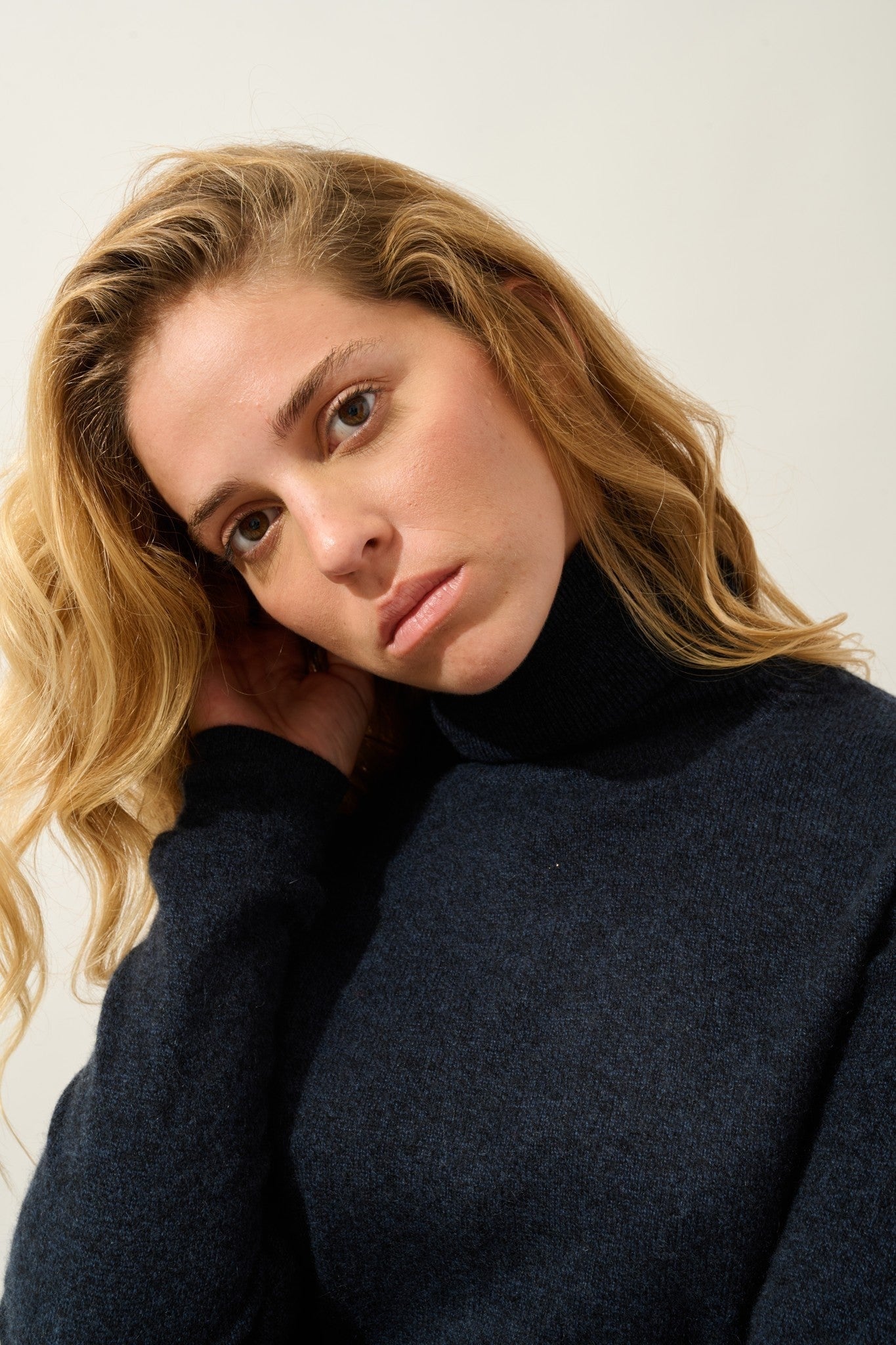 bise pull col roulé caviar 100% cachemire