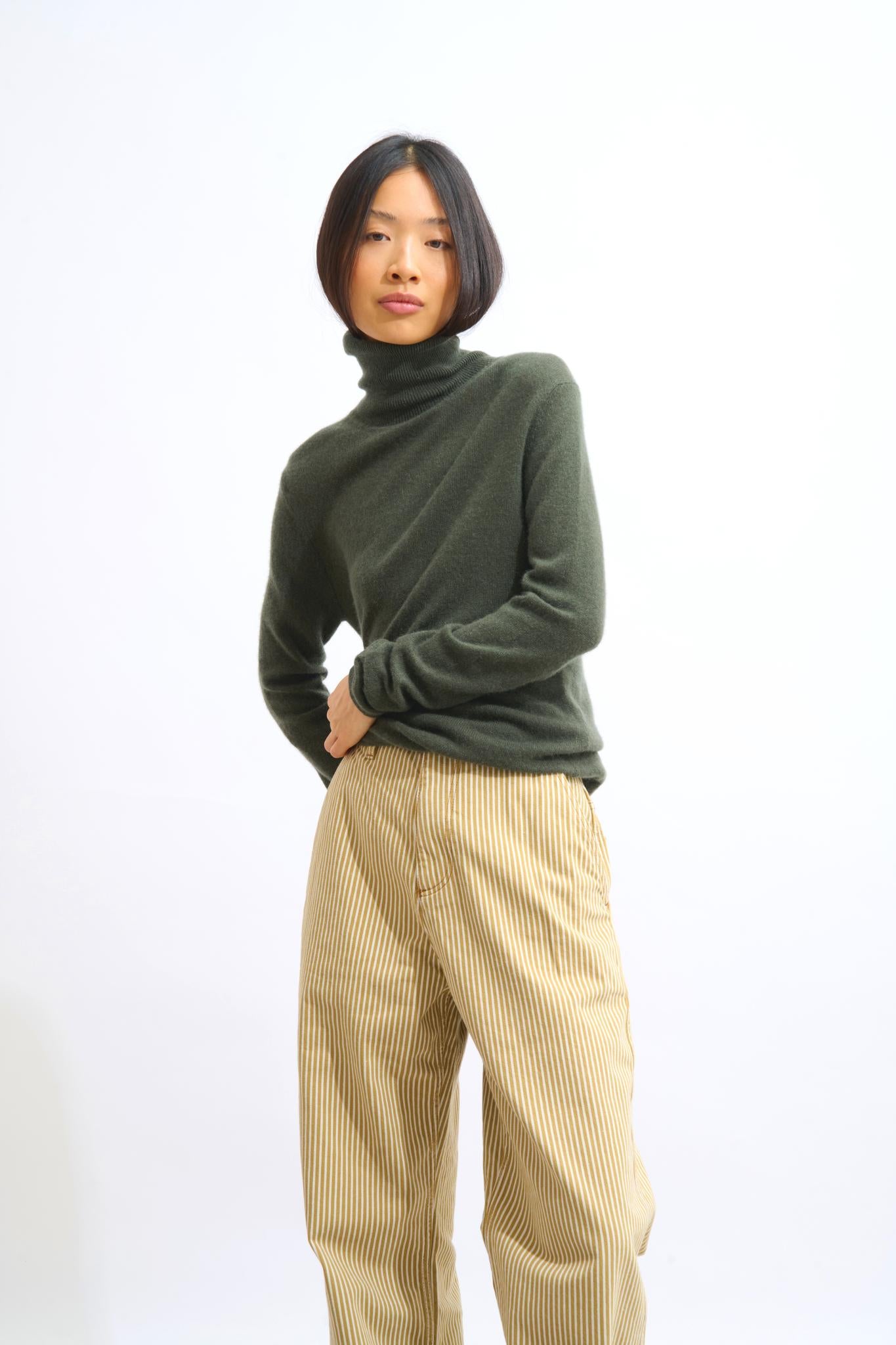 BISE khakifarbener Rollkragenpullover 100 % Kaschmir