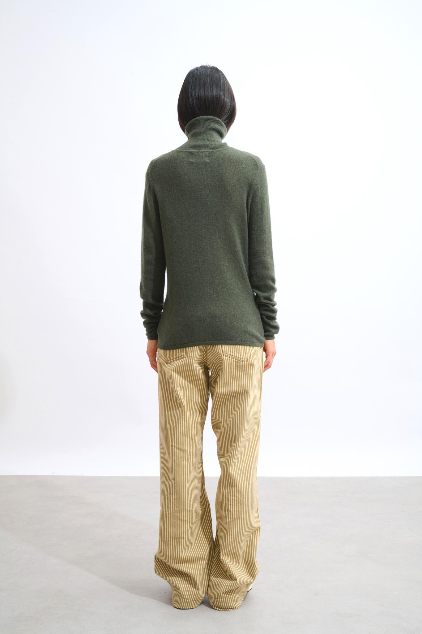 BISE khakifarbener Rollkragenpullover 100 % Kaschmir