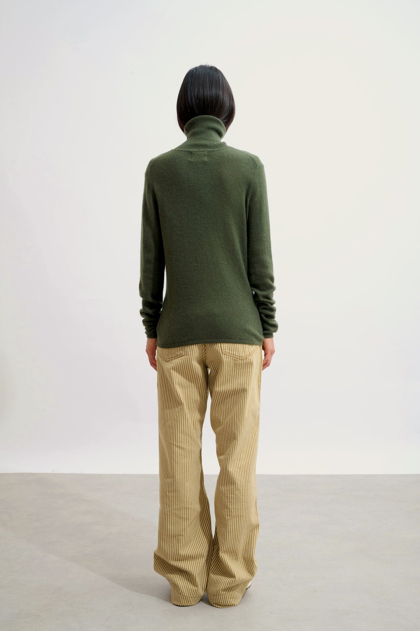 BISE khaki turtleneck sweater 100% cashmere