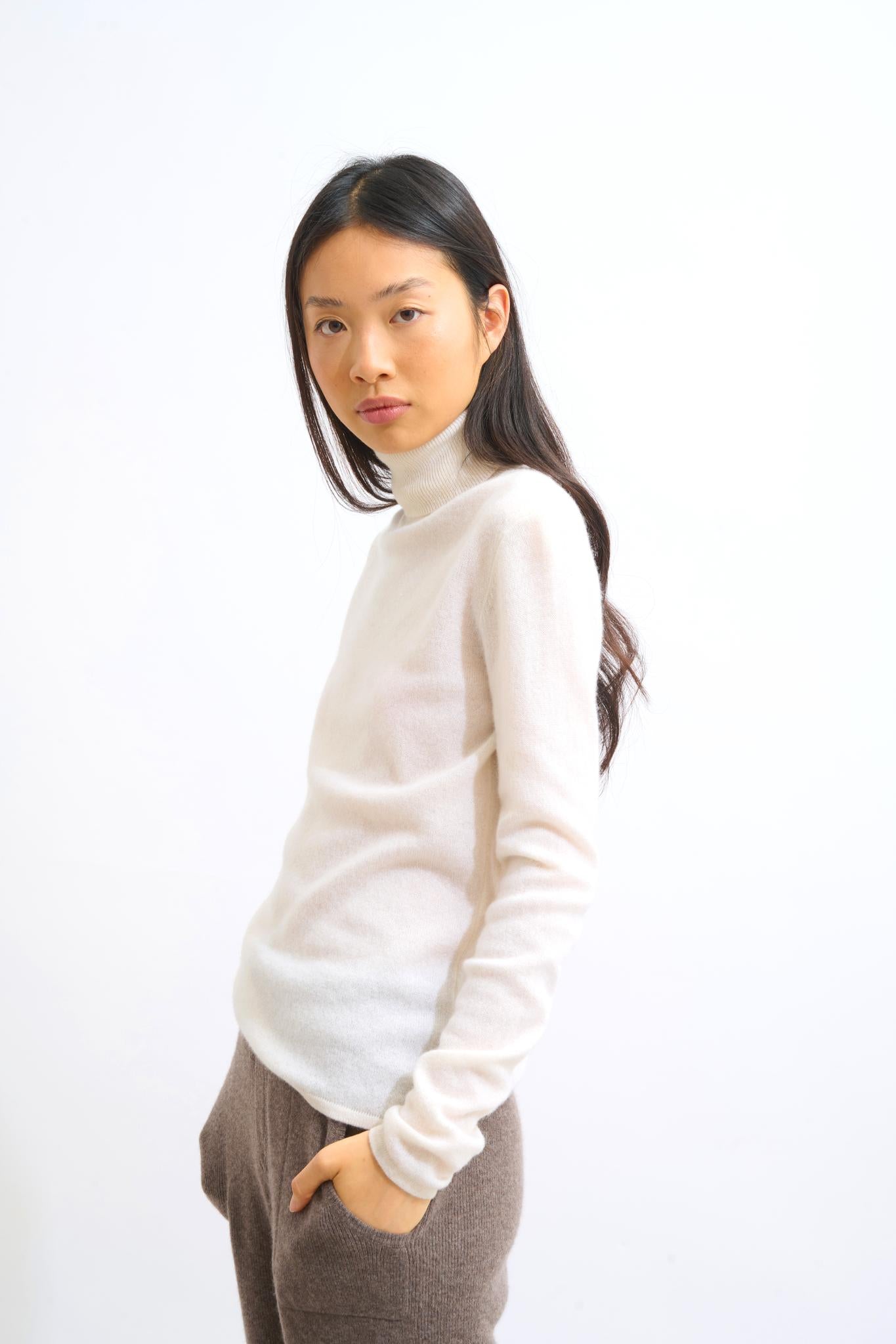 BISE snow turtleneck sweater 100% cashmere