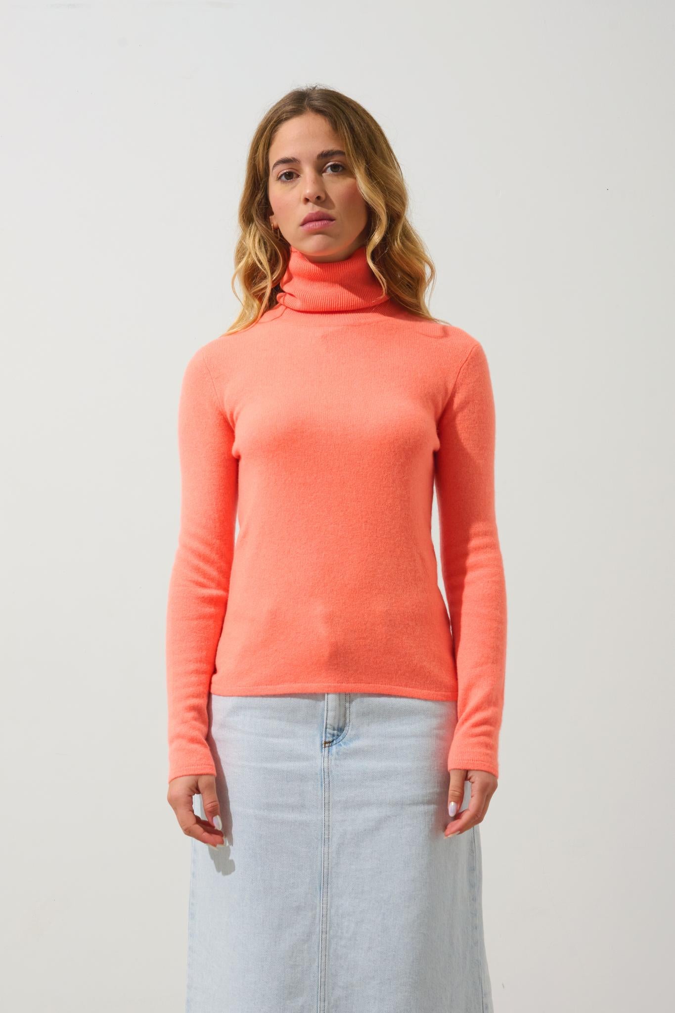 BISE Rollkragenpullover in fluoreszierendem Orange aus 100% Kaschmir
