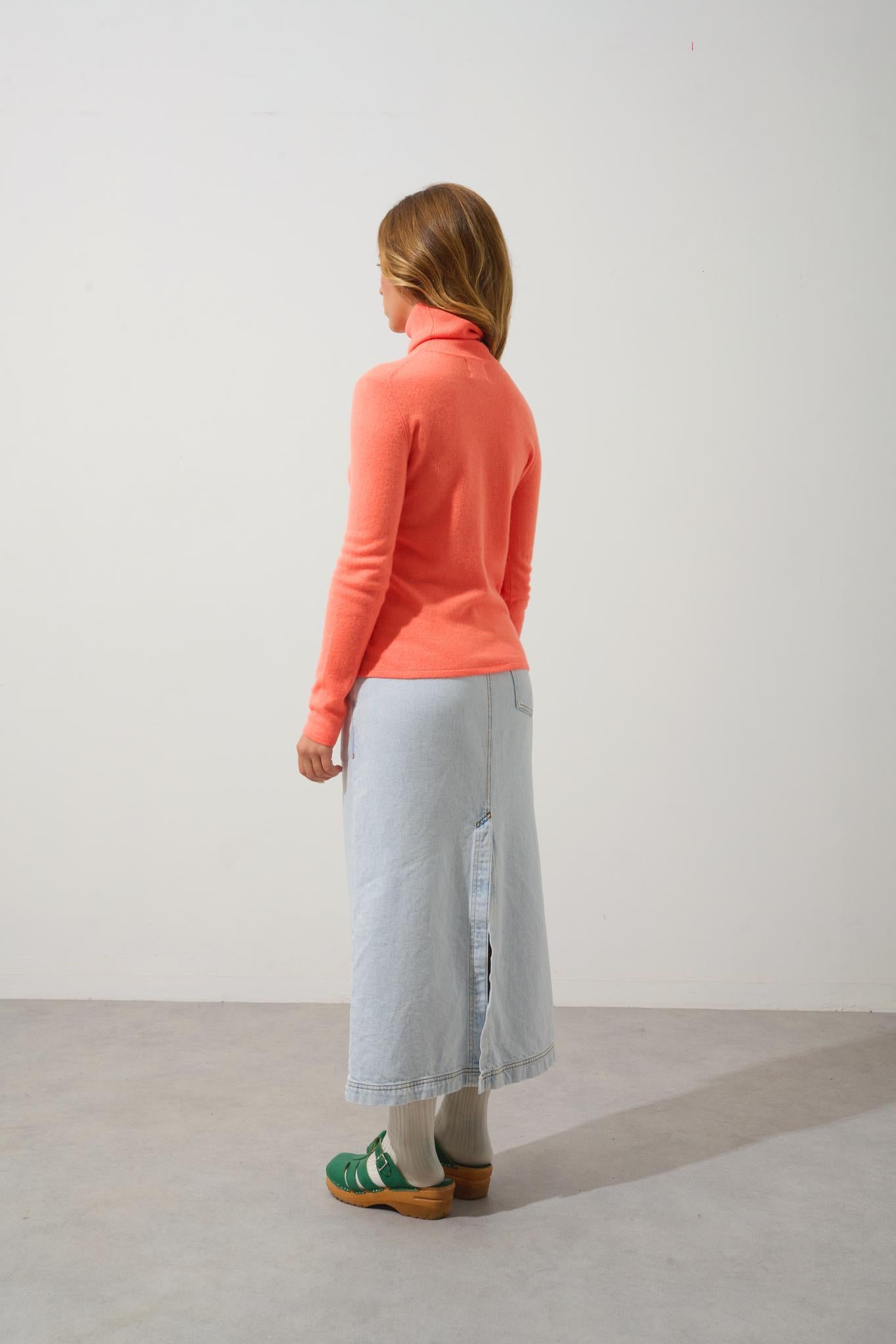 BISE Rollkragenpullover in fluoreszierendem Orange aus 100% Kaschmir